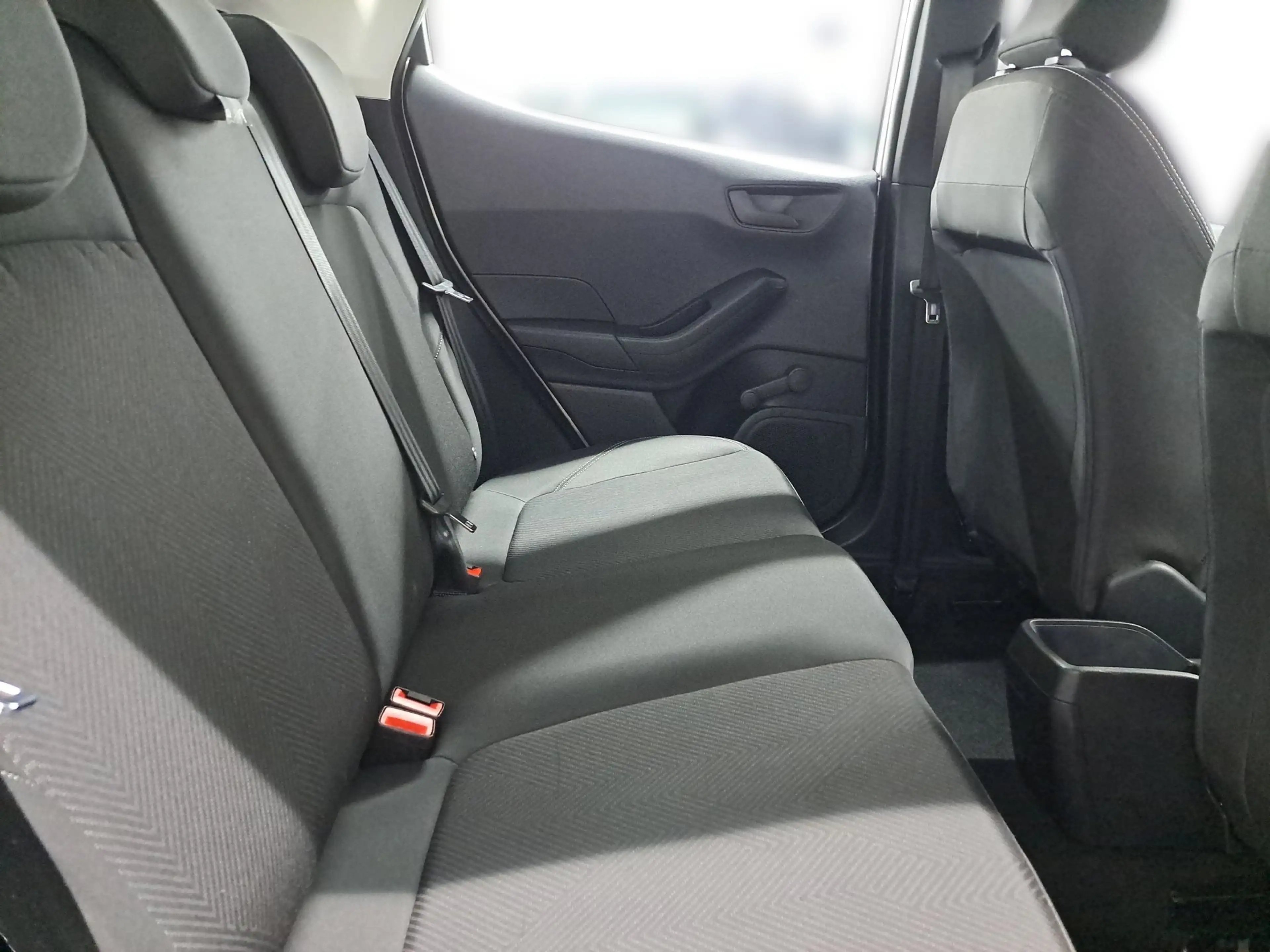 Ford Fiesta Cool & Connect NAVI LED RFK Temp. — photo 15