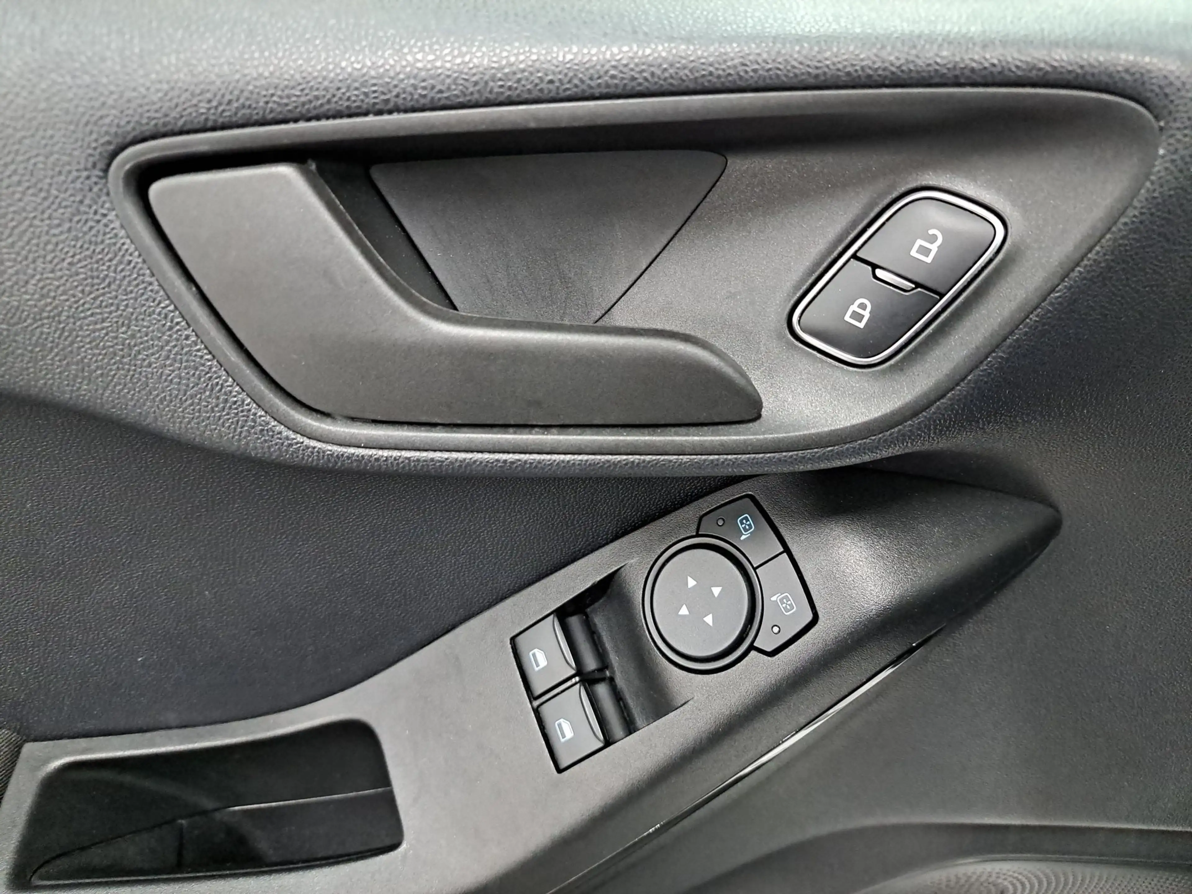 Ford Fiesta Cool & Connect NAVI LED RFK Temp. — photo 9