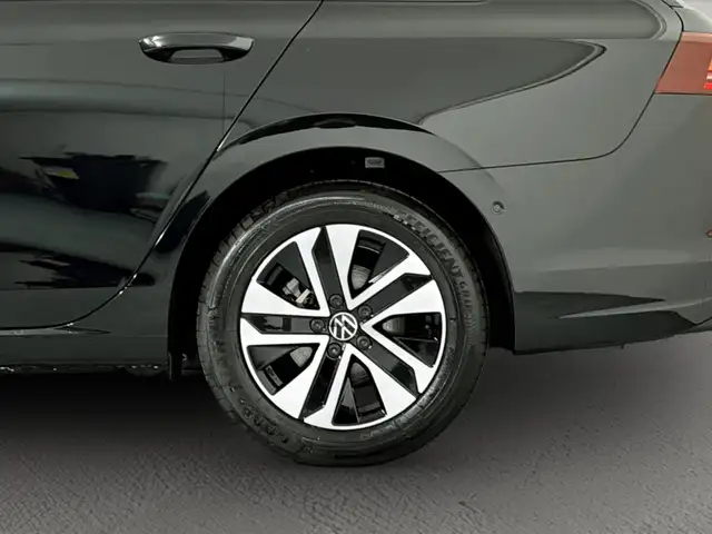 Volkswagen Golf view 6