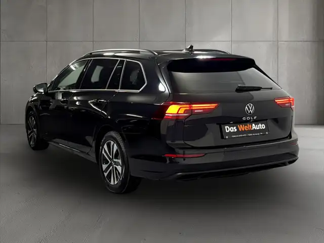 Volkswagen Golf view 4