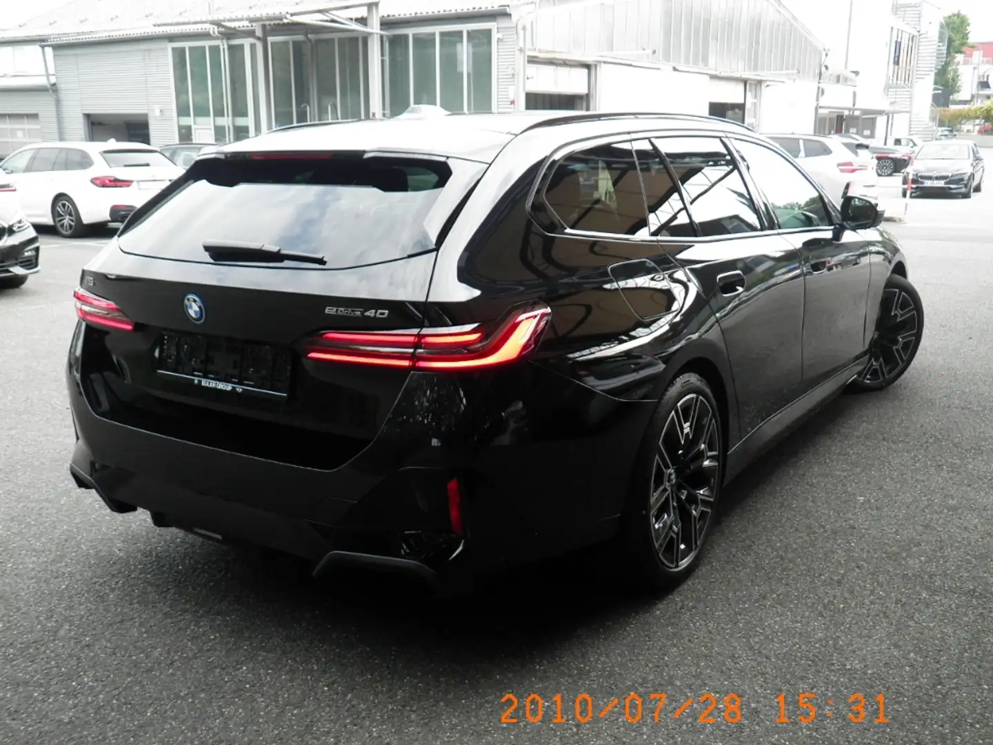 BMW i5 eDrive40 Touring Sportpaket HUD Luftfederung AHK-k Schwarz - 2