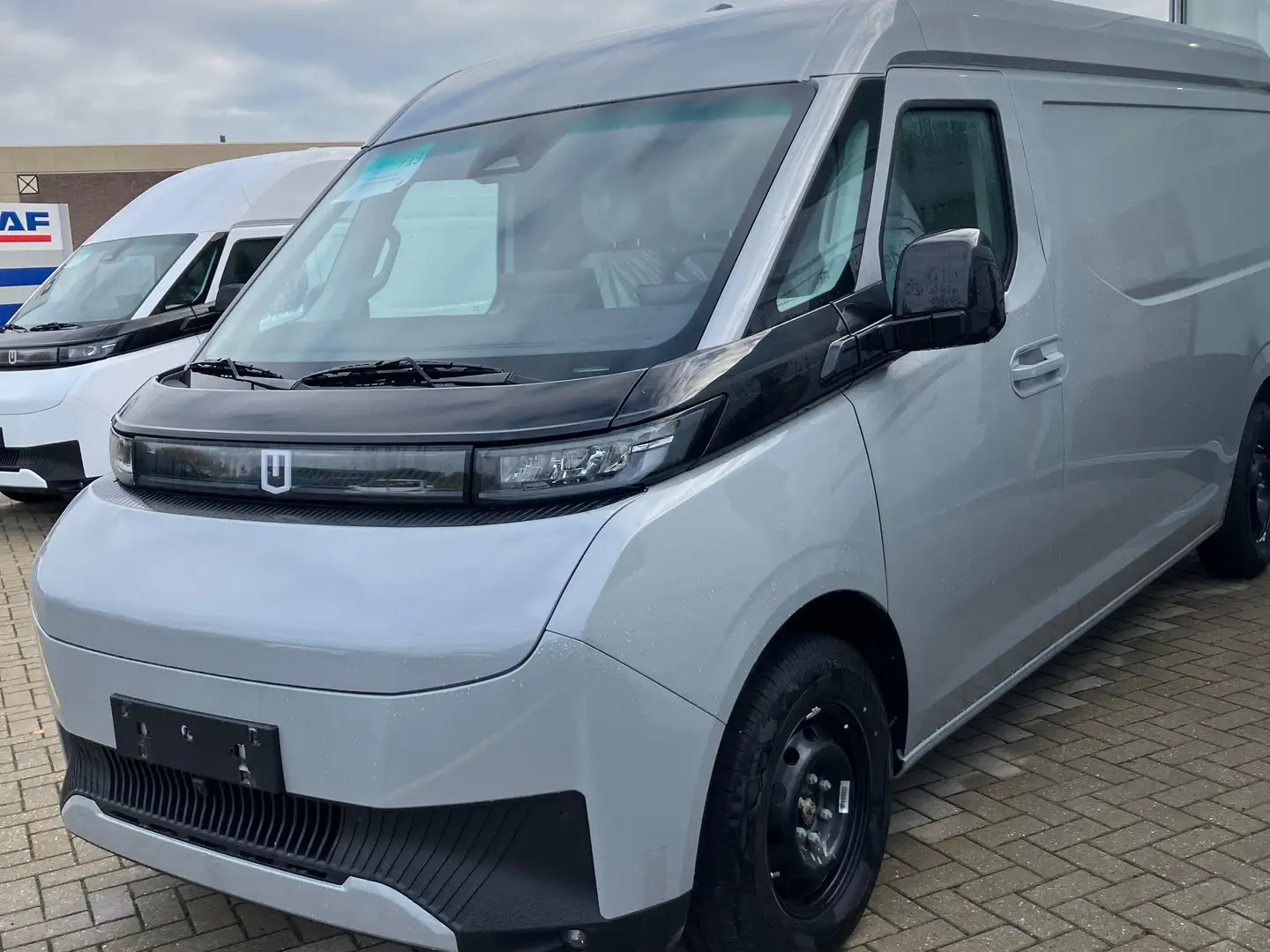 Farizon SV L2H2  83 kWh | V2L | TREKHAAK | 270° DEUREN Grau - 1