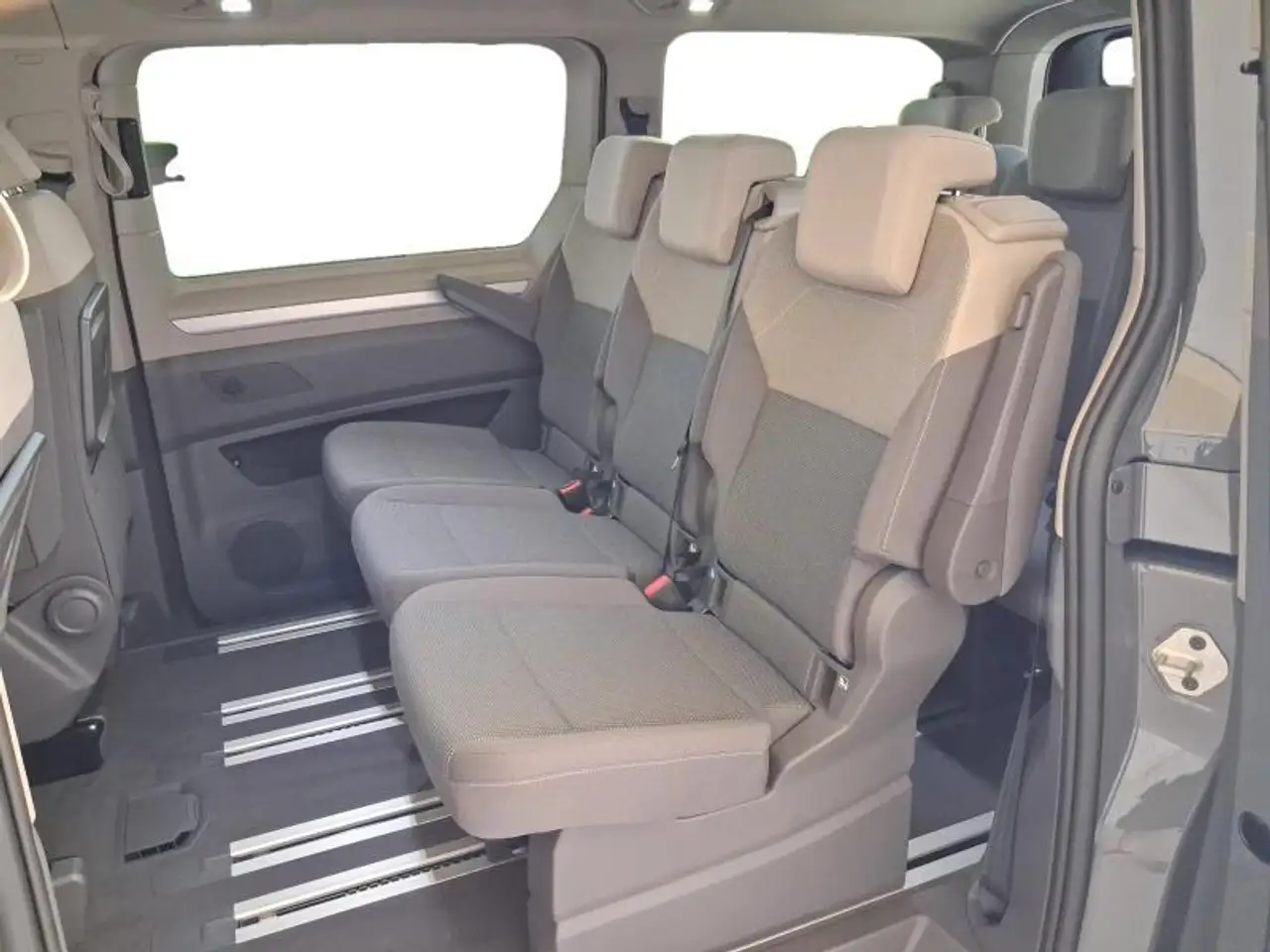Volkswagen T7 Multivan 2026 — фото 11