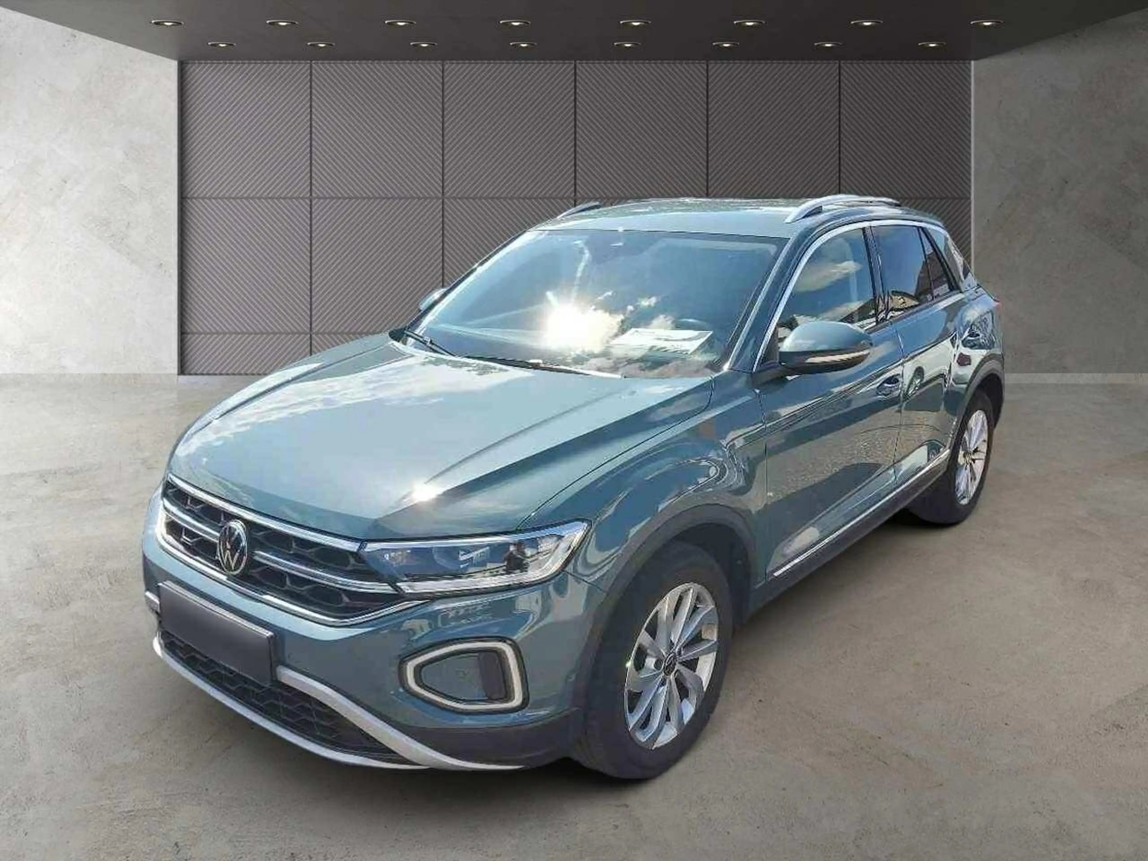 Volkswagen T-Roc Style 1.5 TSI DSG LED RearView Sitzh DAB Navi Carp — photo 2