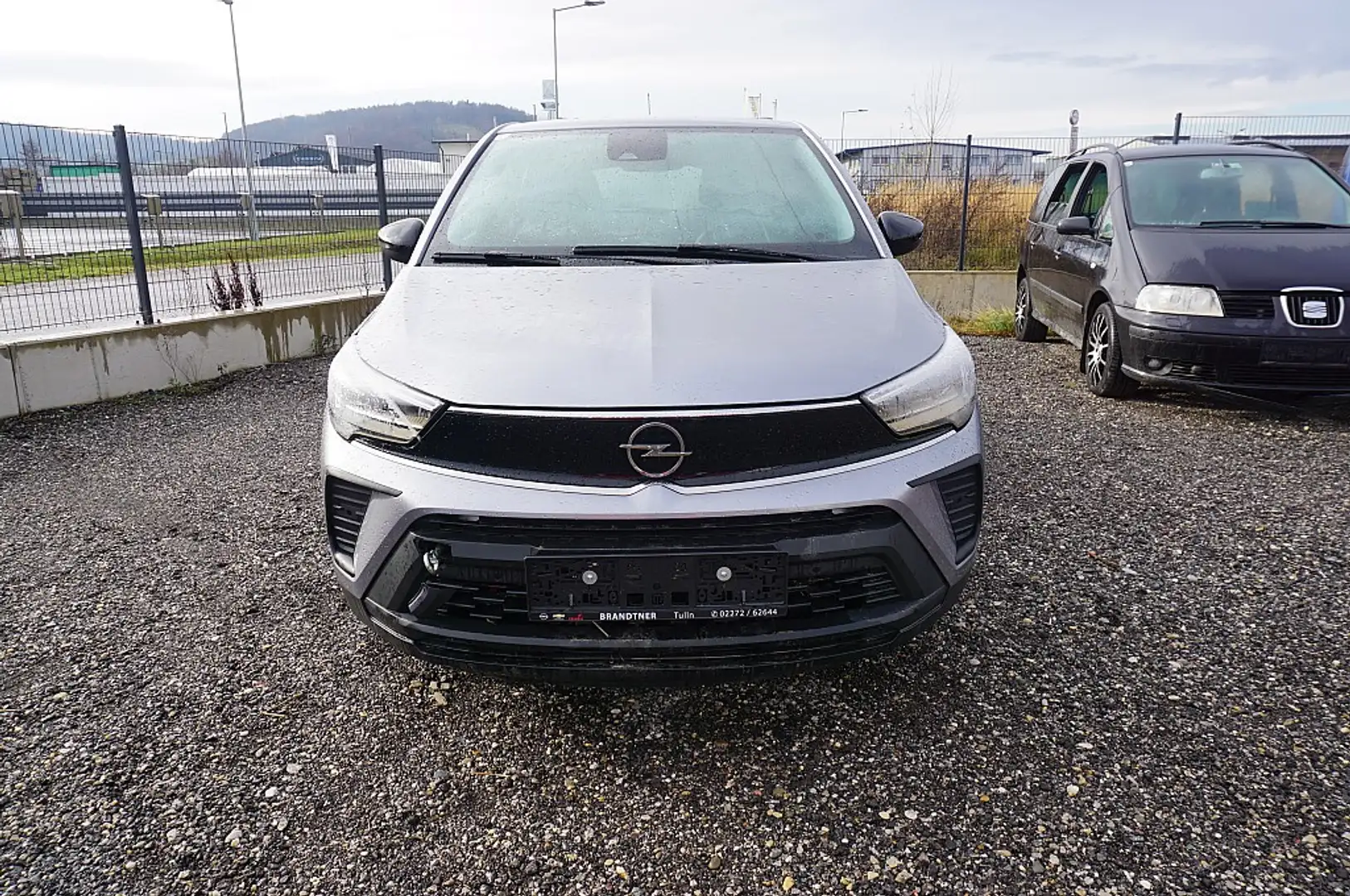 Opel Crossland 1,2 Turbo Business Grau - 1