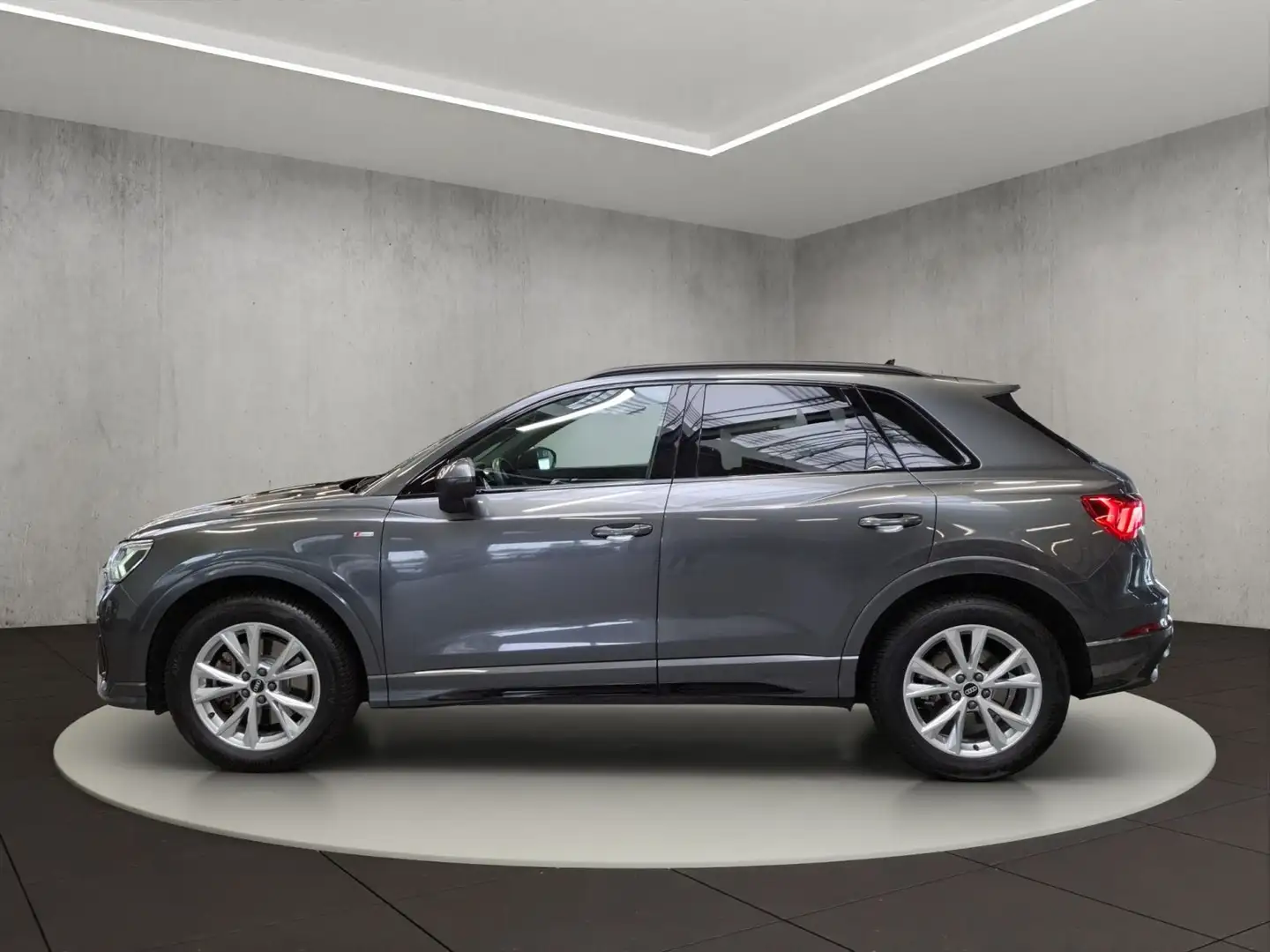 Audi Q3 S line 45 TFSI quattro 180(245) kW(PS) S tron Grey - 2
