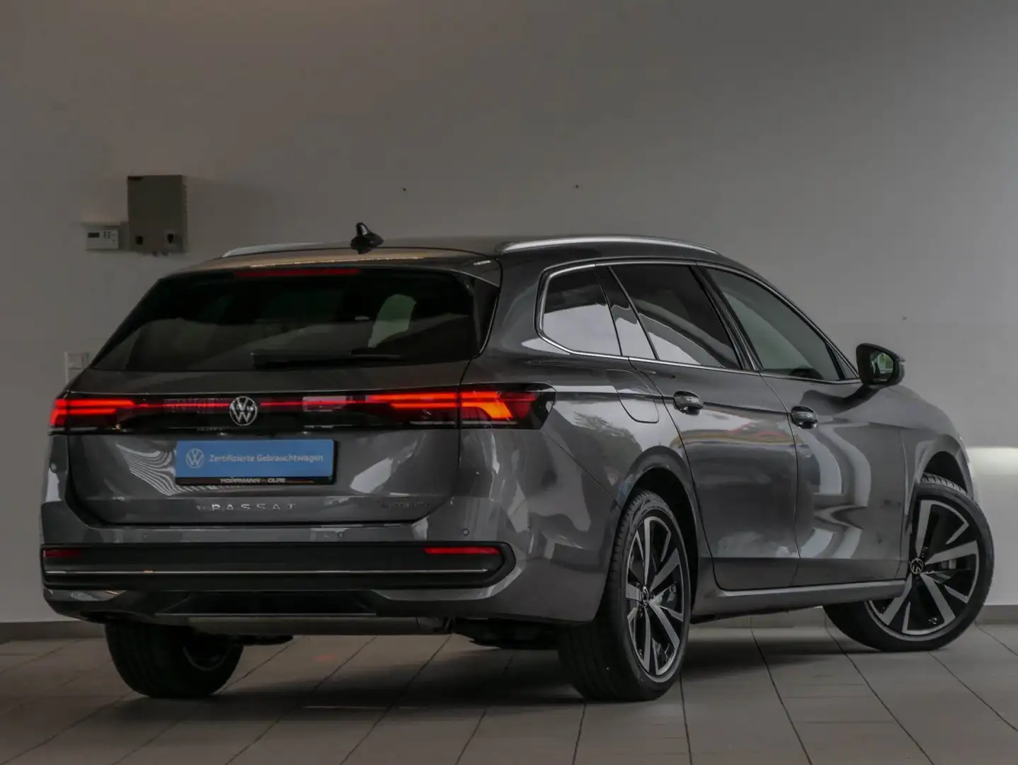 Volkswagen Passat Variant Business 1.5 TSI e AHK ACC NAVI K Grau - 2