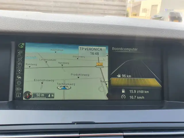 BMW 5 Series view 10