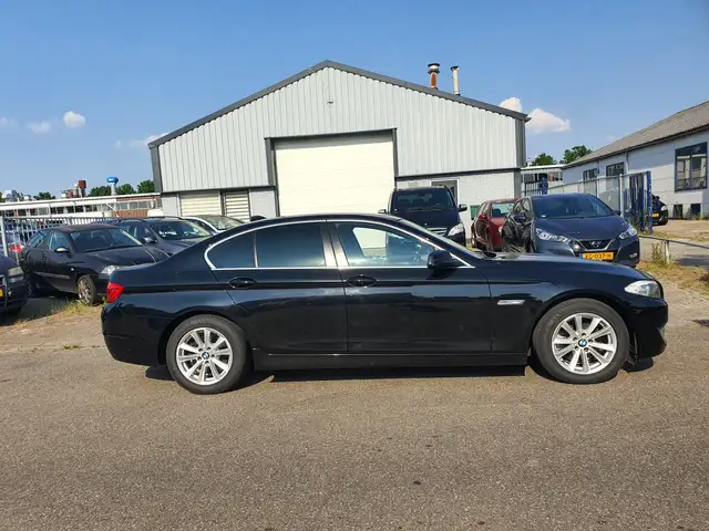 BMW 5 Series view 9