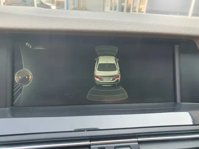 BMW 5 Series view 11