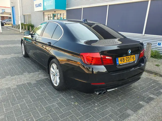 BMW 5 Series view 3