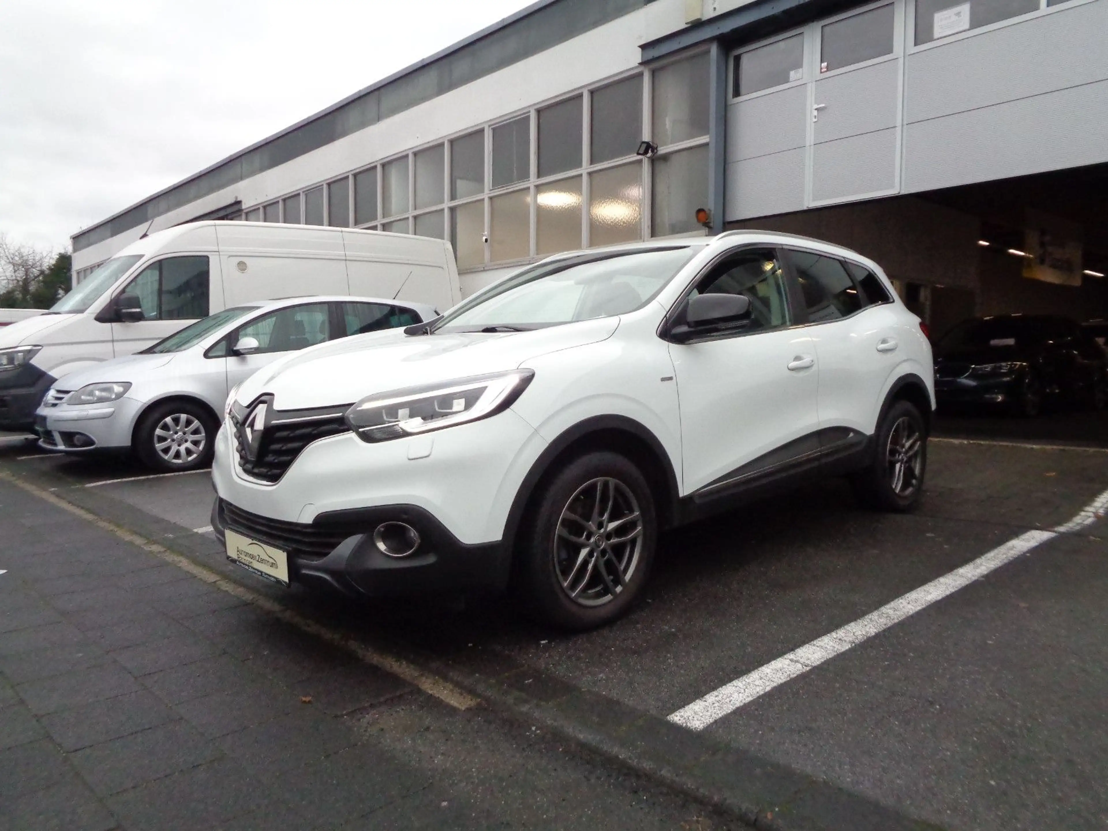 Renault Kadjar 1.3 TCE Bose Ed.*LED*PDC*NAVI*SPUR*SHEFT* — photo 3