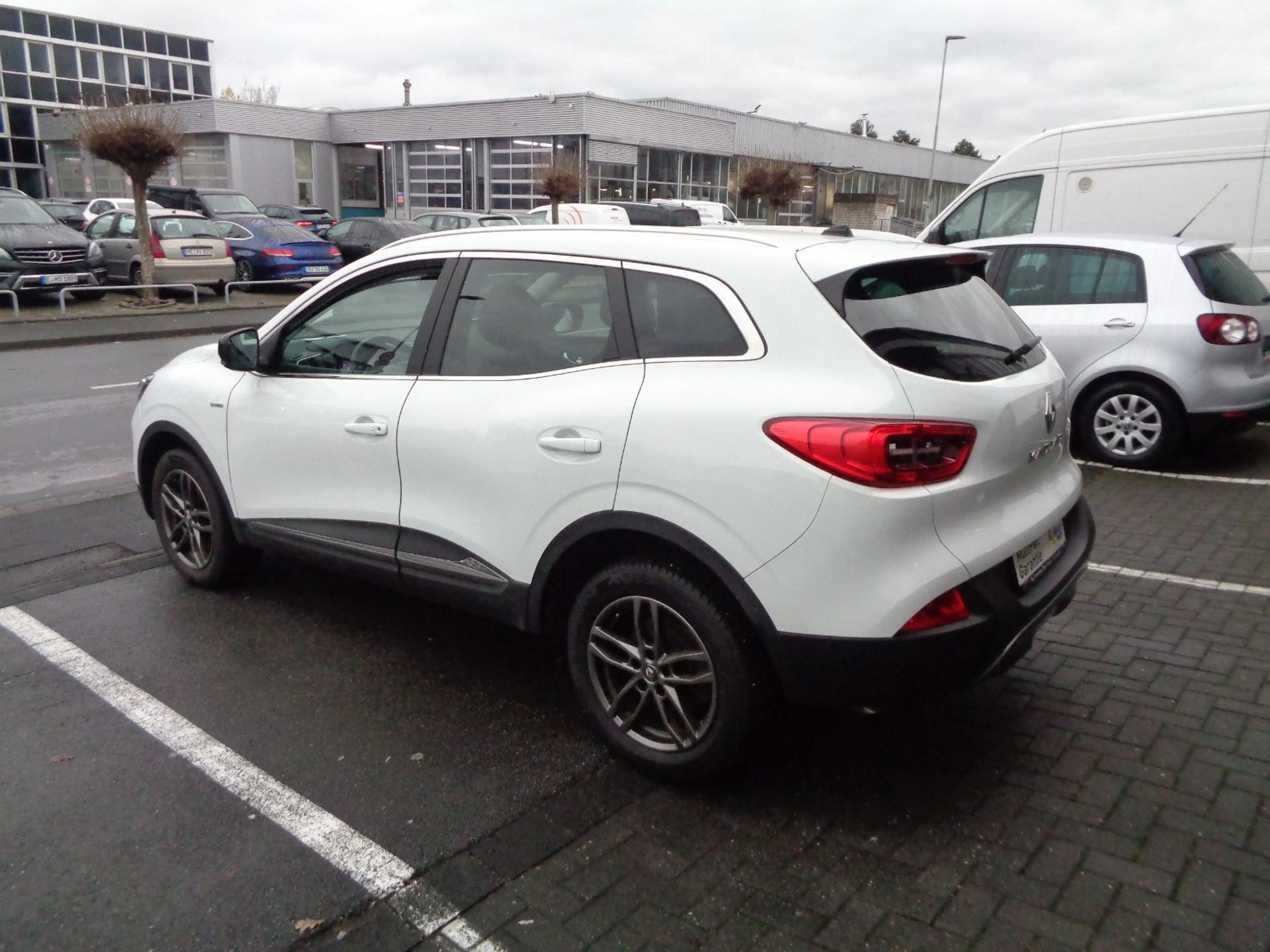 Renault Kadjar 1.3 TCE Bose Ed.*LED*PDC*NAVI*SPUR*SHEFT* — photo 4