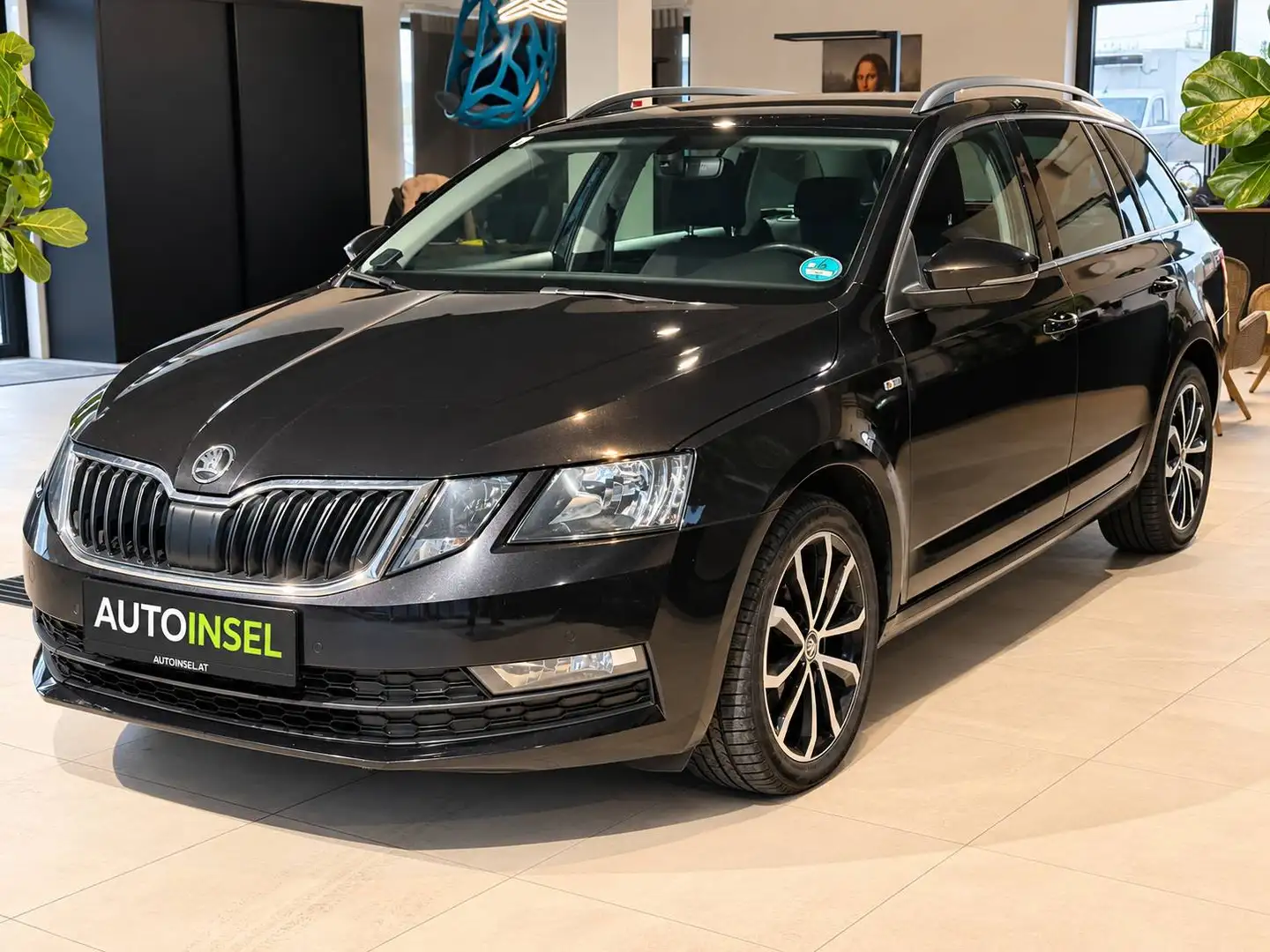 Skoda Octavia Skoda Octavia Combi EX TAXI 2,0 TDI Ambition Limited DSG Ambition Limtied Schwarz - 2