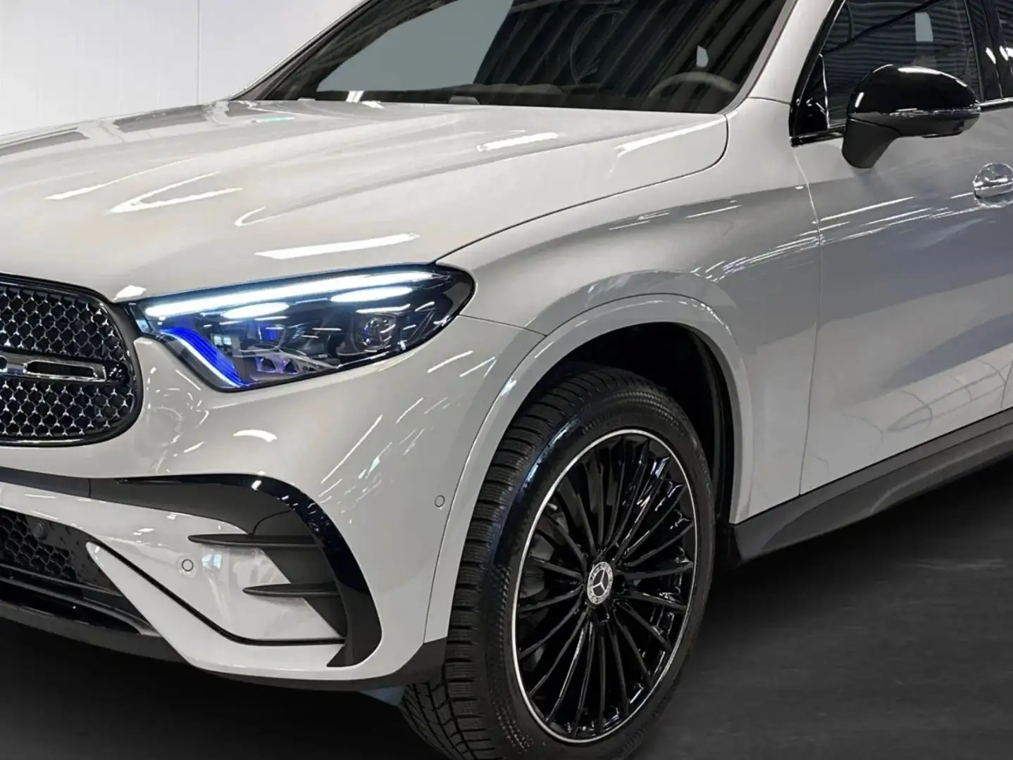 Mercedes-Benz GLC 300 de 4Matic Grau - 2