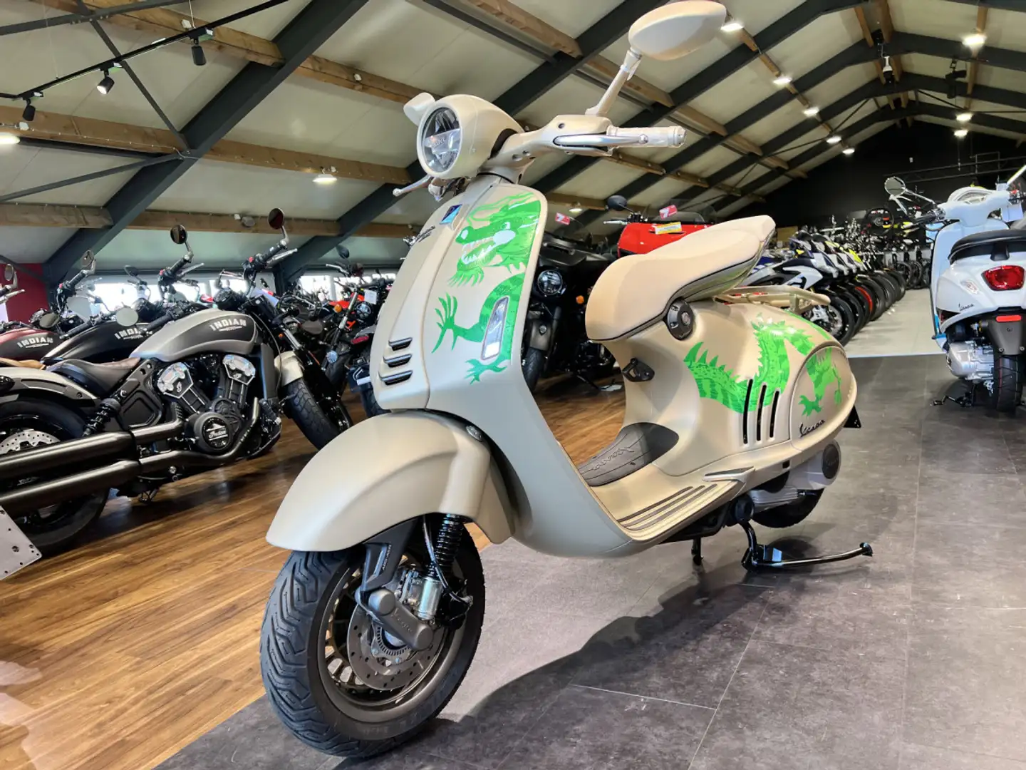 Vespa 946 DRAGON Beige - 2