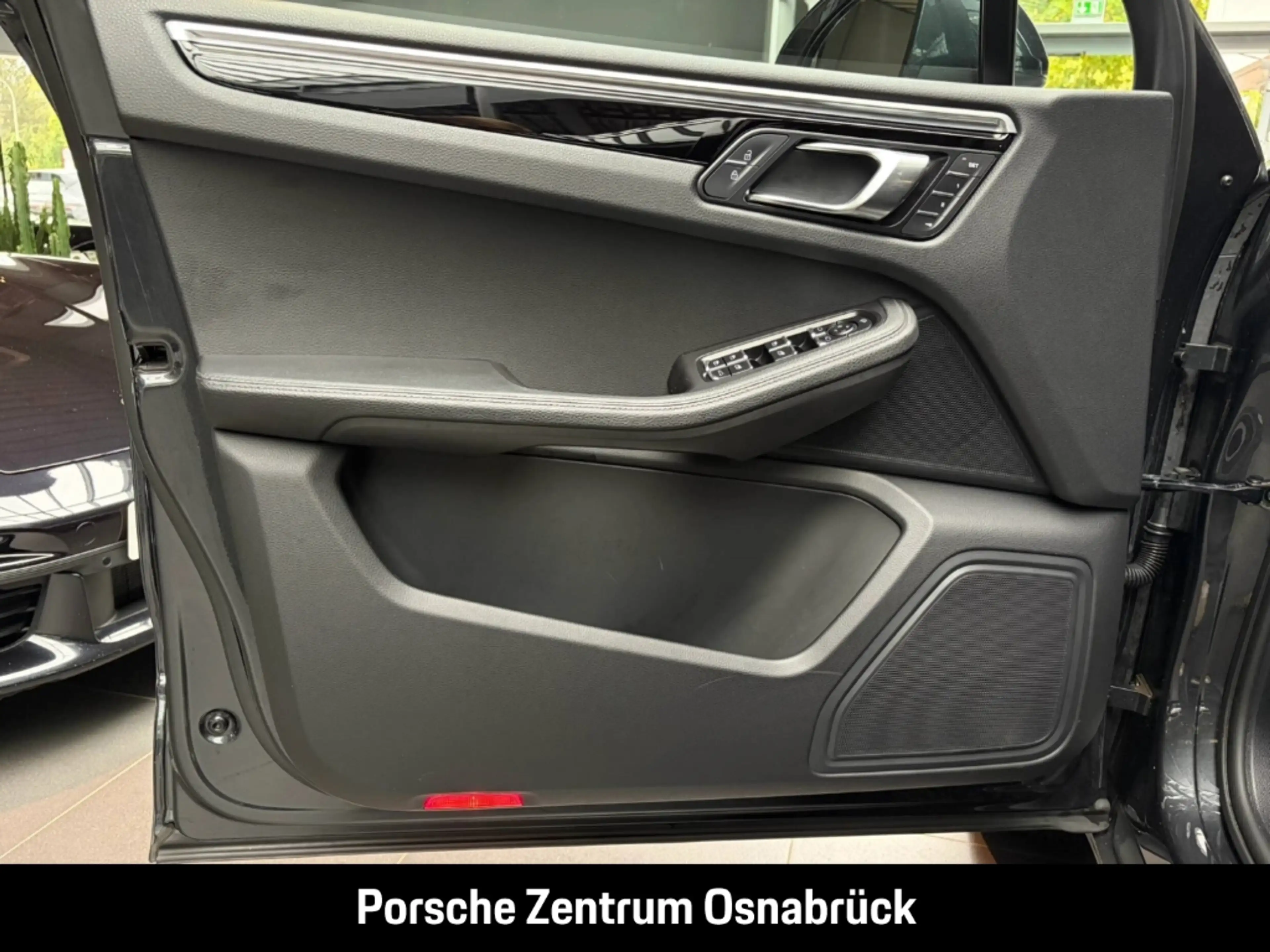 Porsche Macan S — photo 4