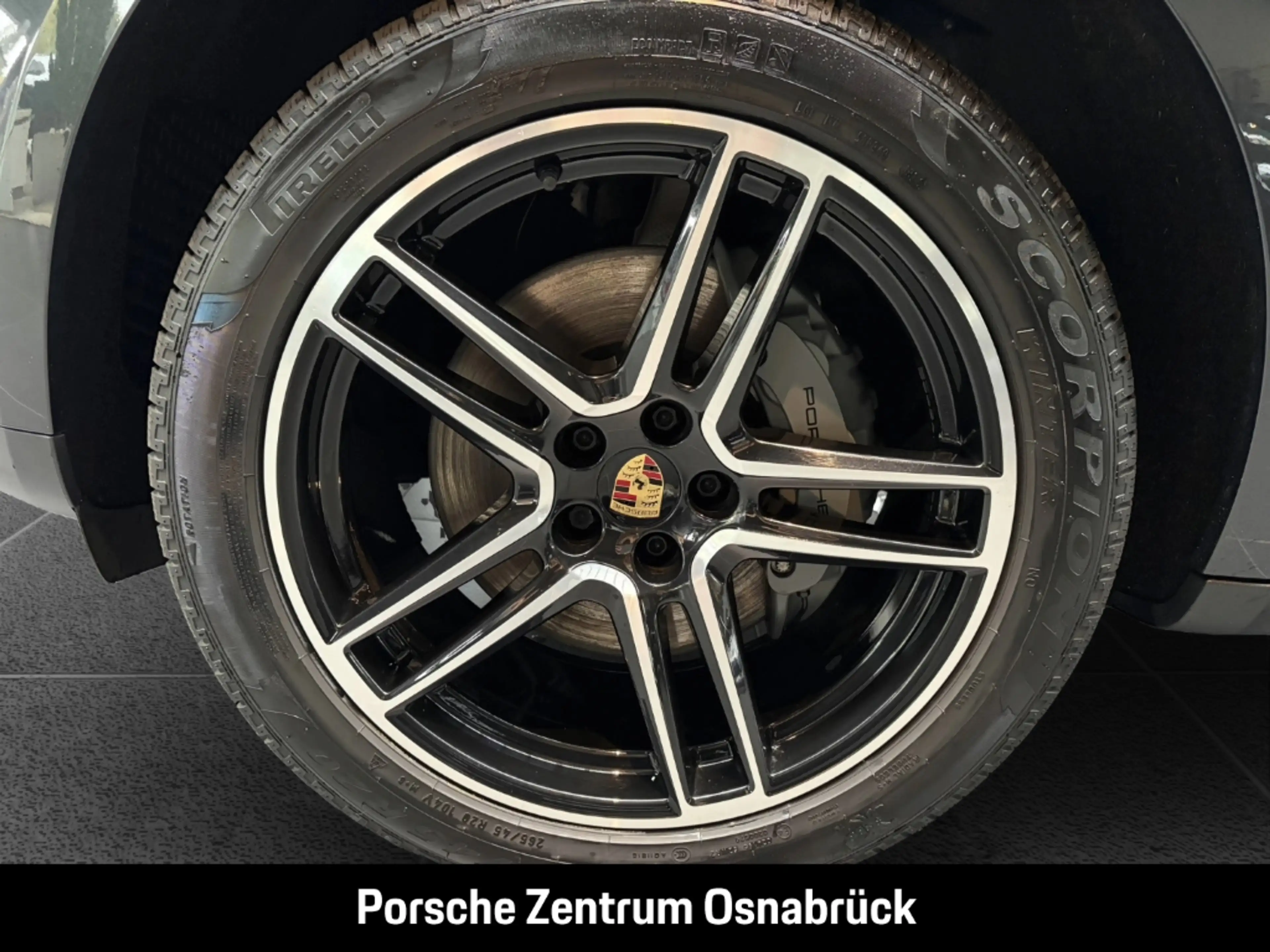 Porsche Macan S — photo 11