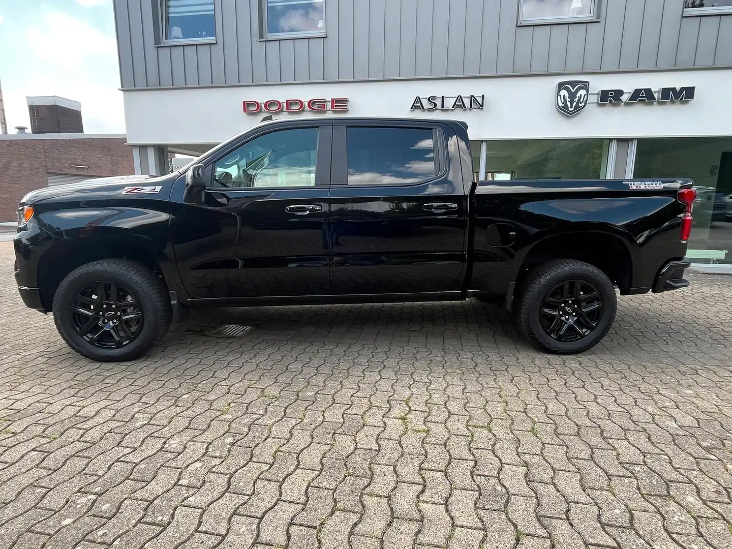 Chevrolet Silverado 6,2 V8  1500 LT Trail Boss Negro - 2