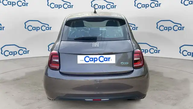Fiat 500e view 3
