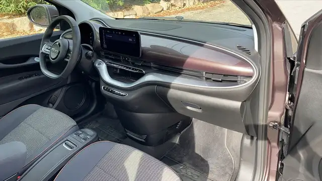 Fiat 500e view 10