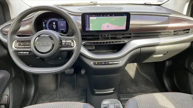 Fiat 500e view 11