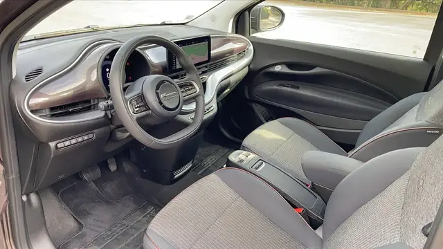 Fiat 500e view 8