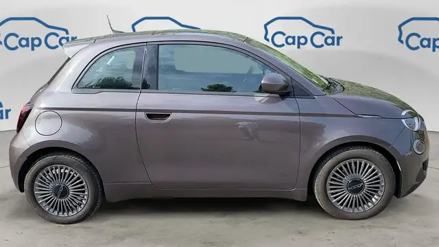 Fiat 500e view 4