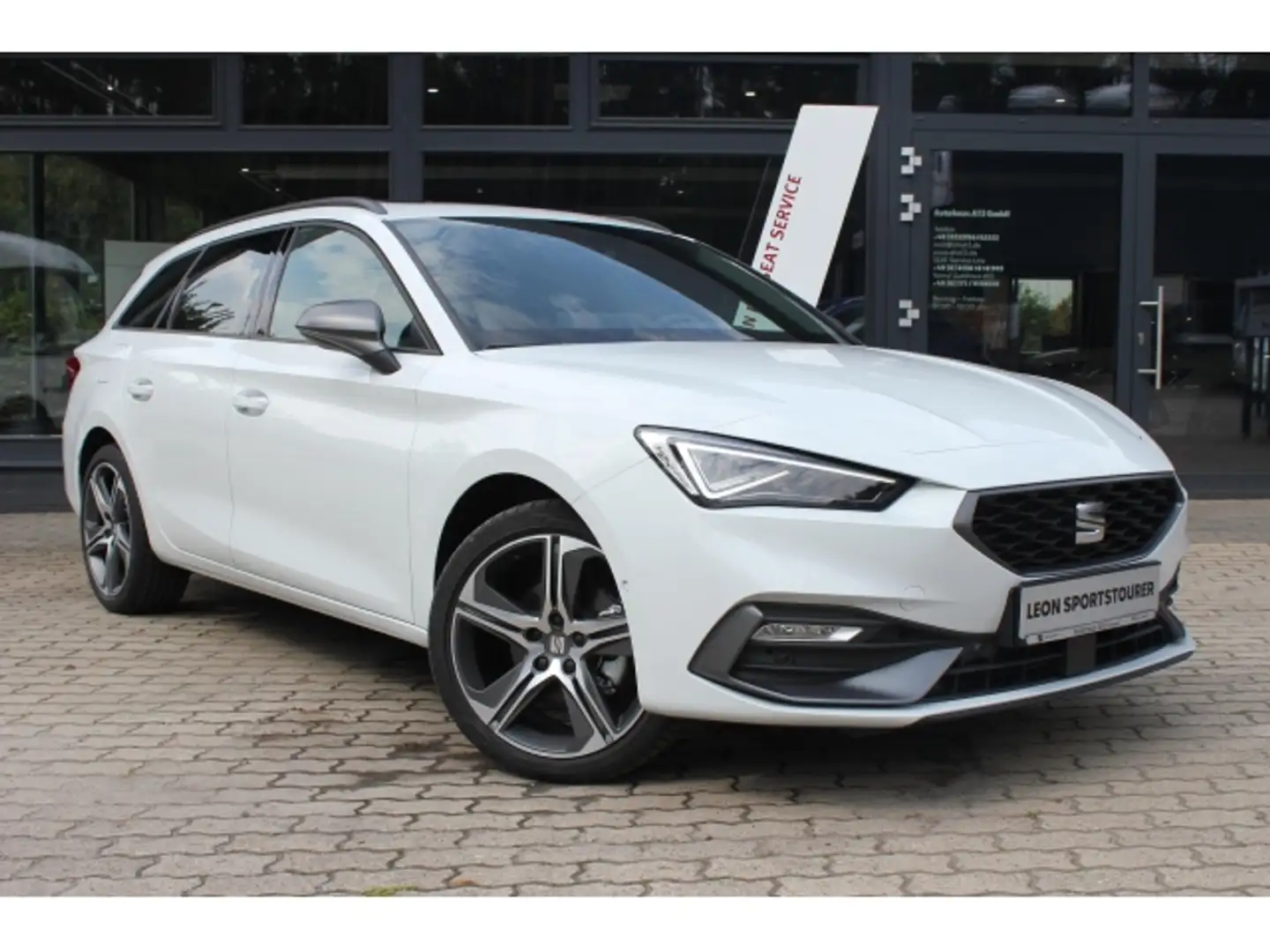 SEAT Leon Leon Sportstourer 1.5 eTSI DSG FR Matrix. Navi. Pa Blanco - 2