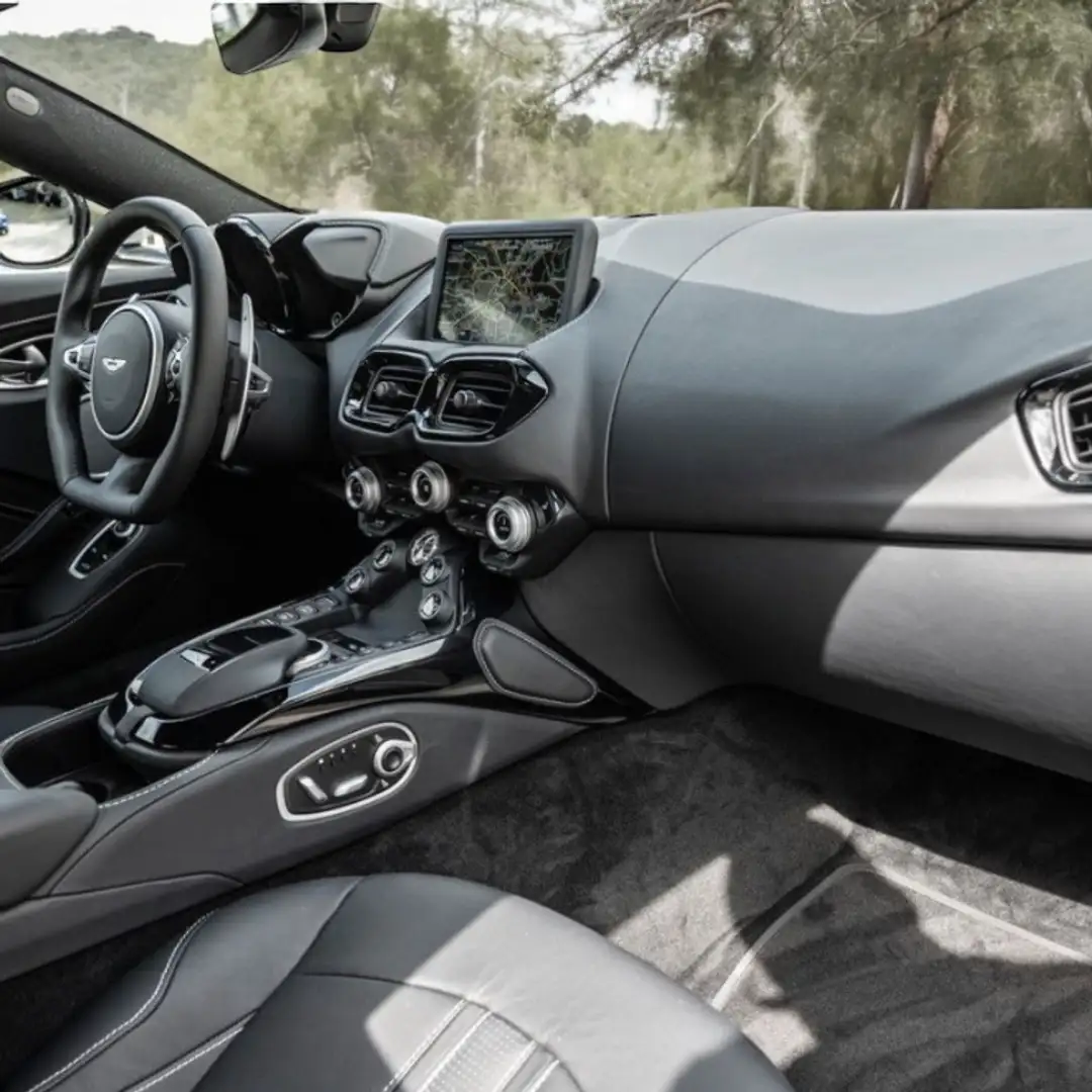 Aston Martin Vantage Plateado - 2