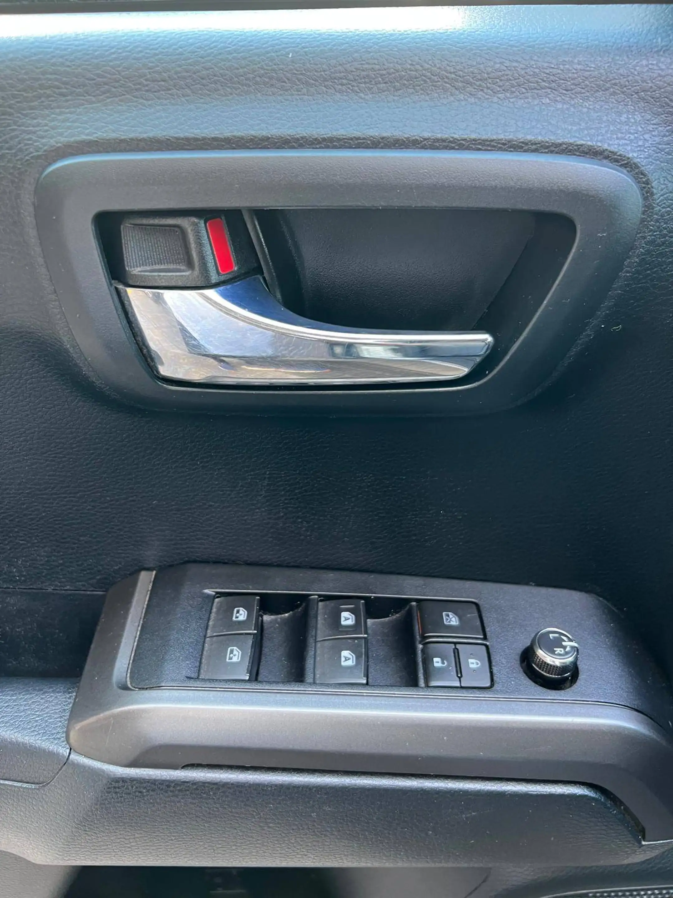 Toyota Hilux ONLY FOR EXPORT OUT OF EUROPE — photo 15
