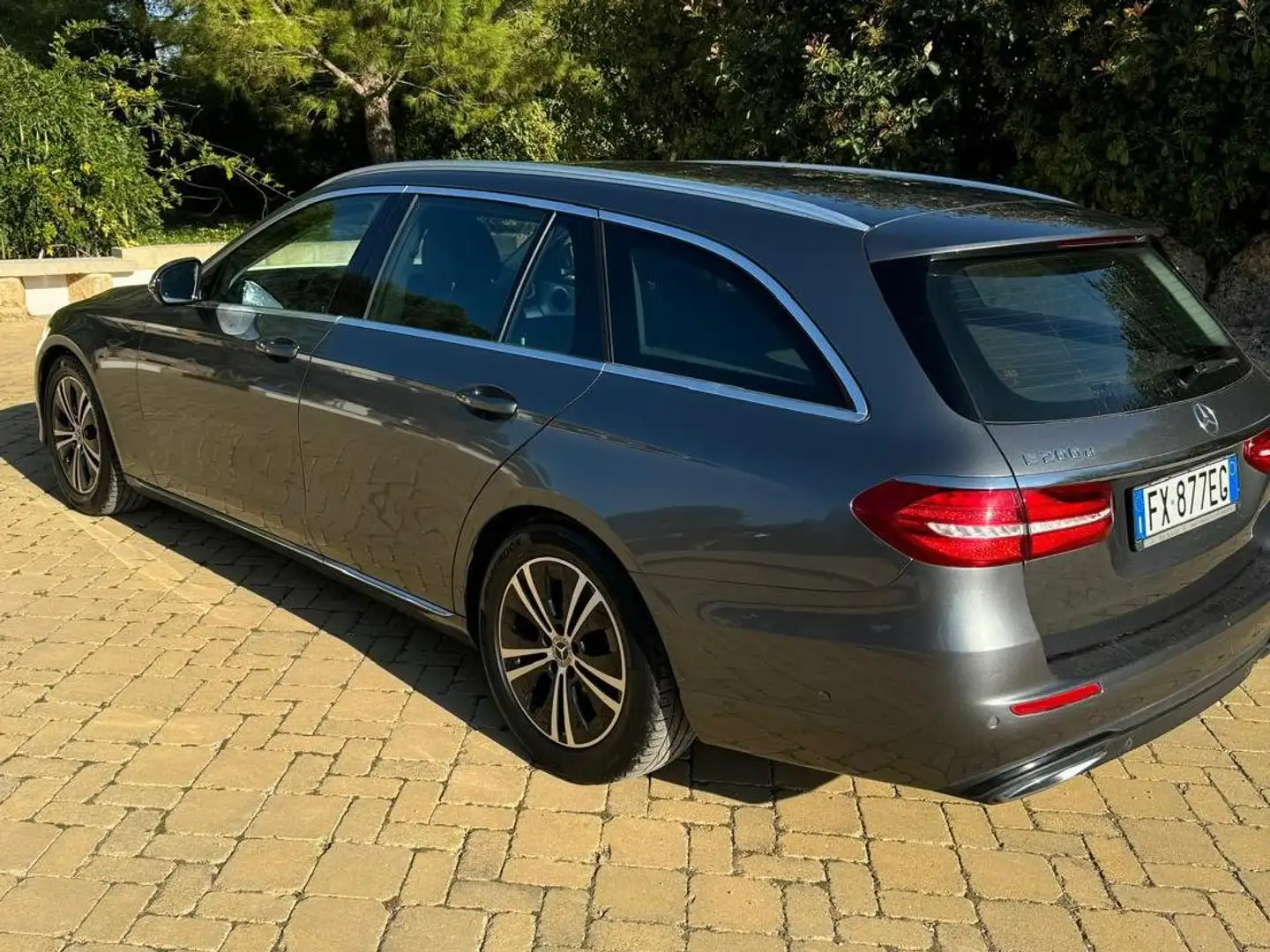 Mercedes-Benz E 200 Classe+E+-+S213+SW+SW+d+Business+Sport+auto Gri - 1