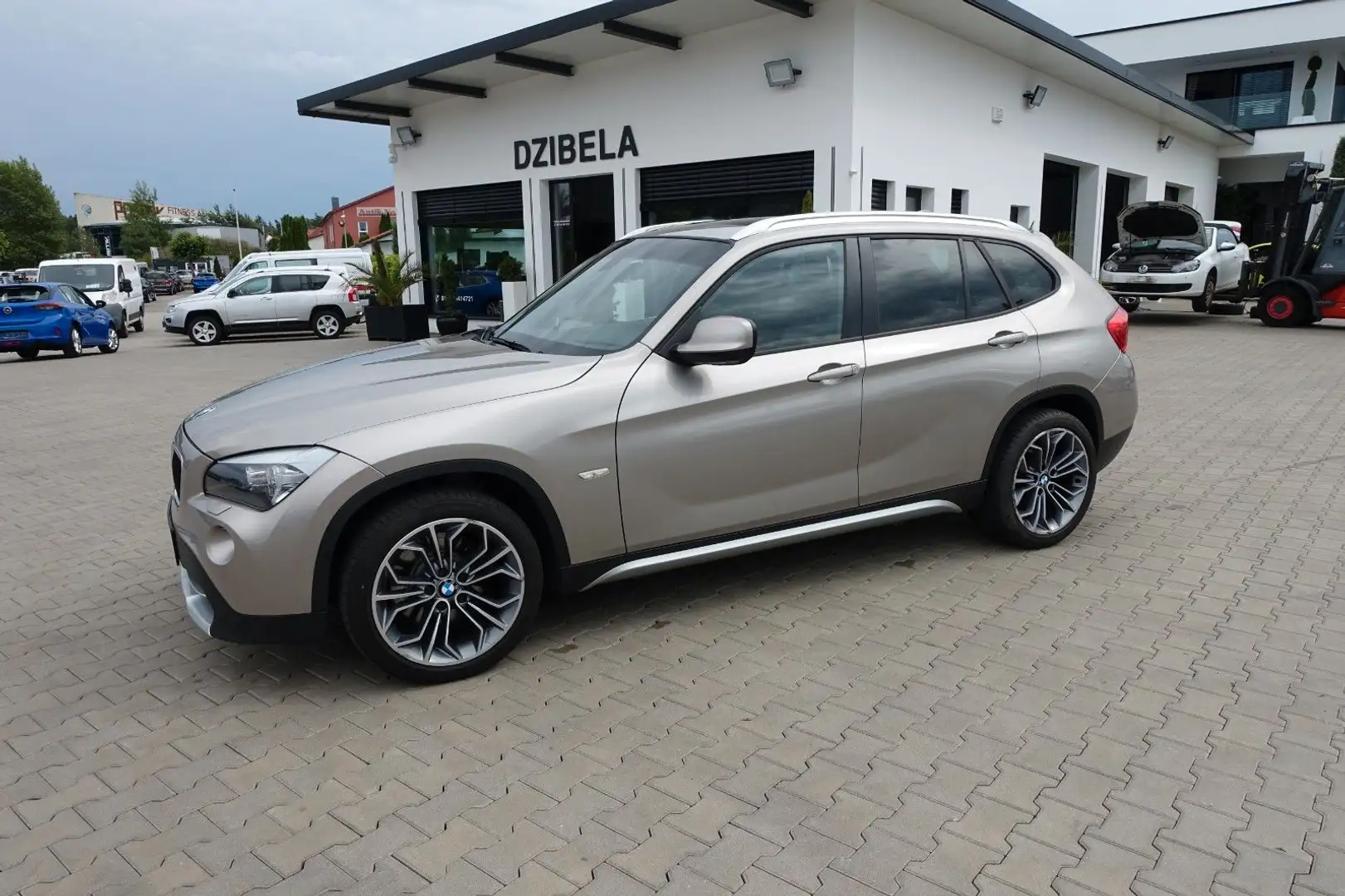 BMW X1 xDrive25i *xLine*Leder*Navi*Pano* Gold - 1