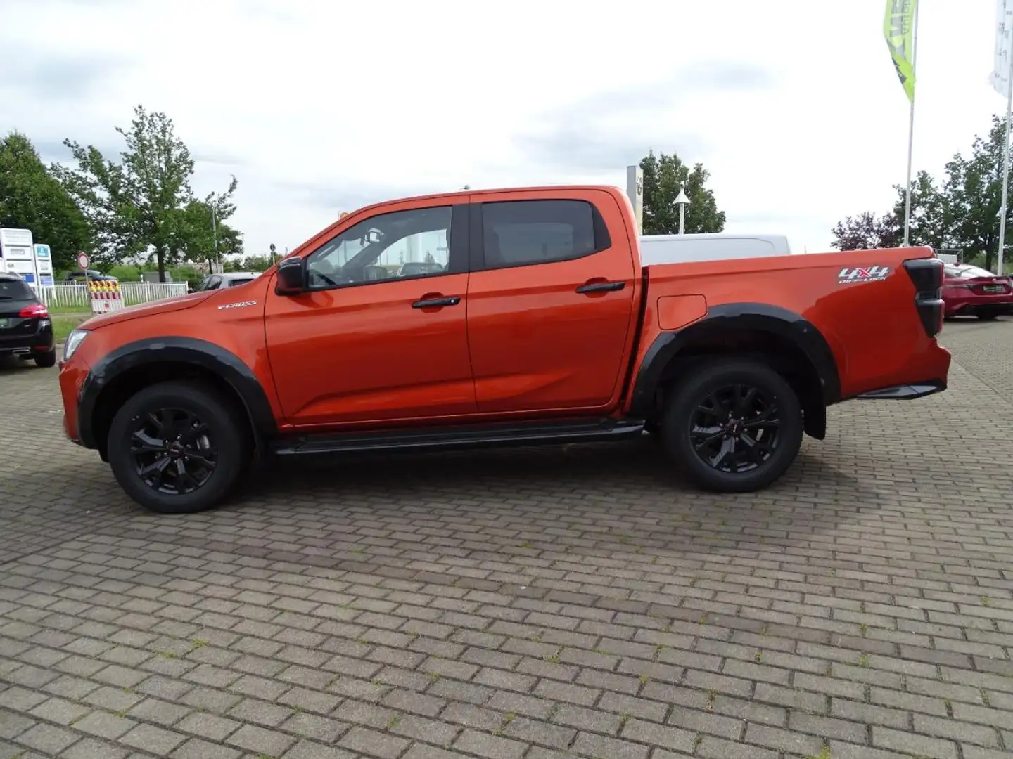 Isuzu D-Max 4x4 Double Cab V-Cross | SOFORT VERFÜGBAR | Privat Orange - 2