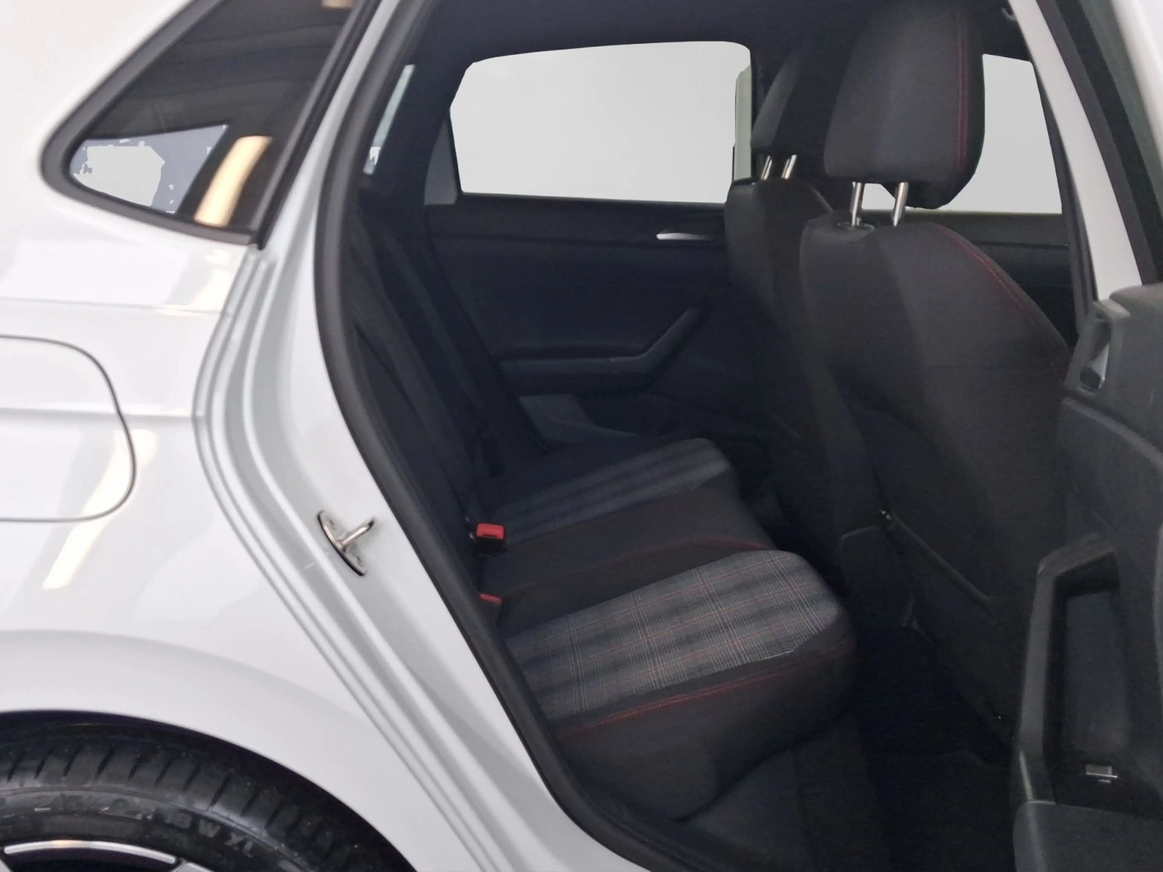 Volkswagen Polo GTI DSG IQ.Light ACC Navi LM18 — photo 6