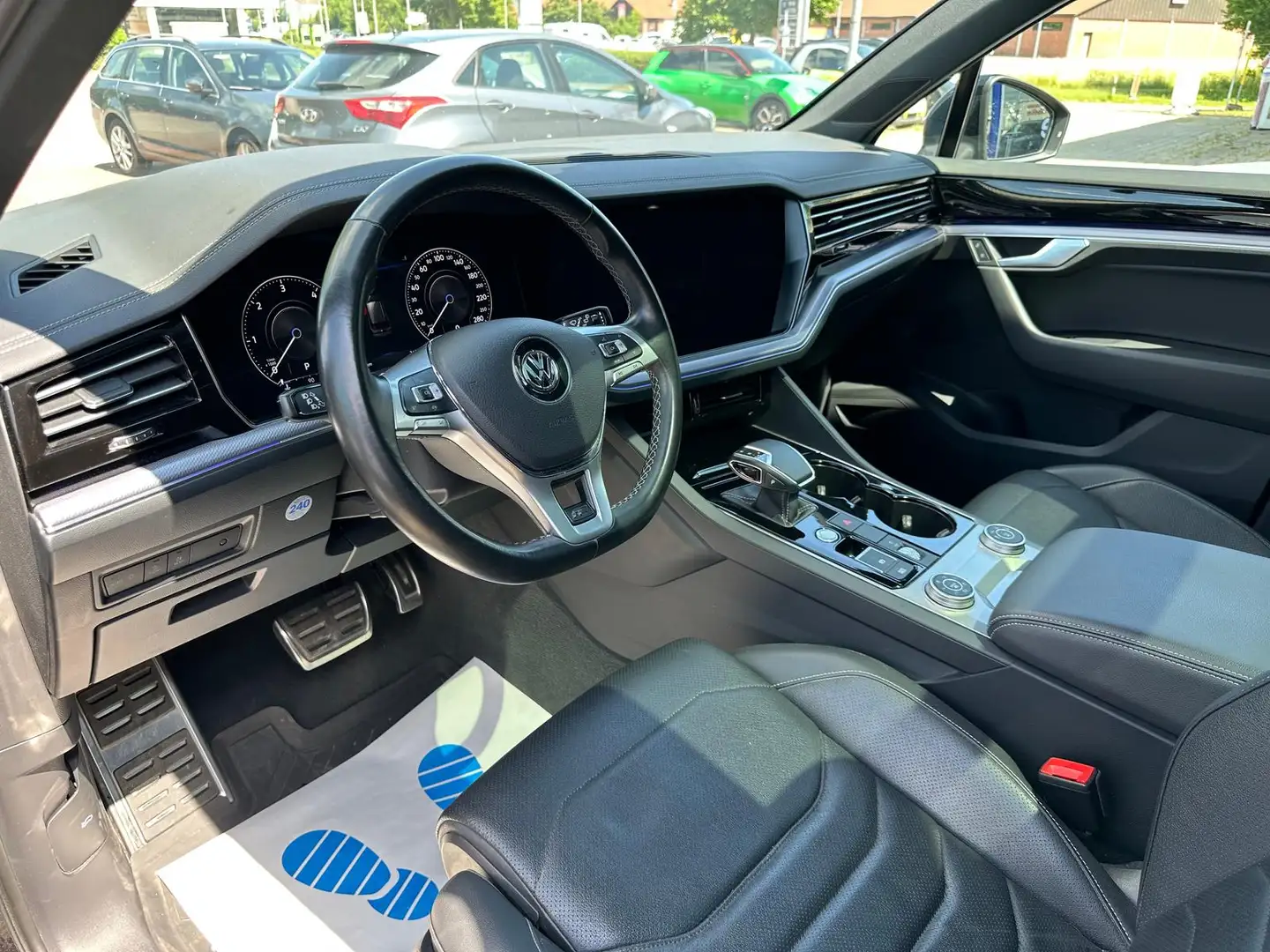 Volkswagen Touareg 3.0V6 R-Line 4Mo *AHK*Pano*el.HK*Matrix* Schwarz - 2