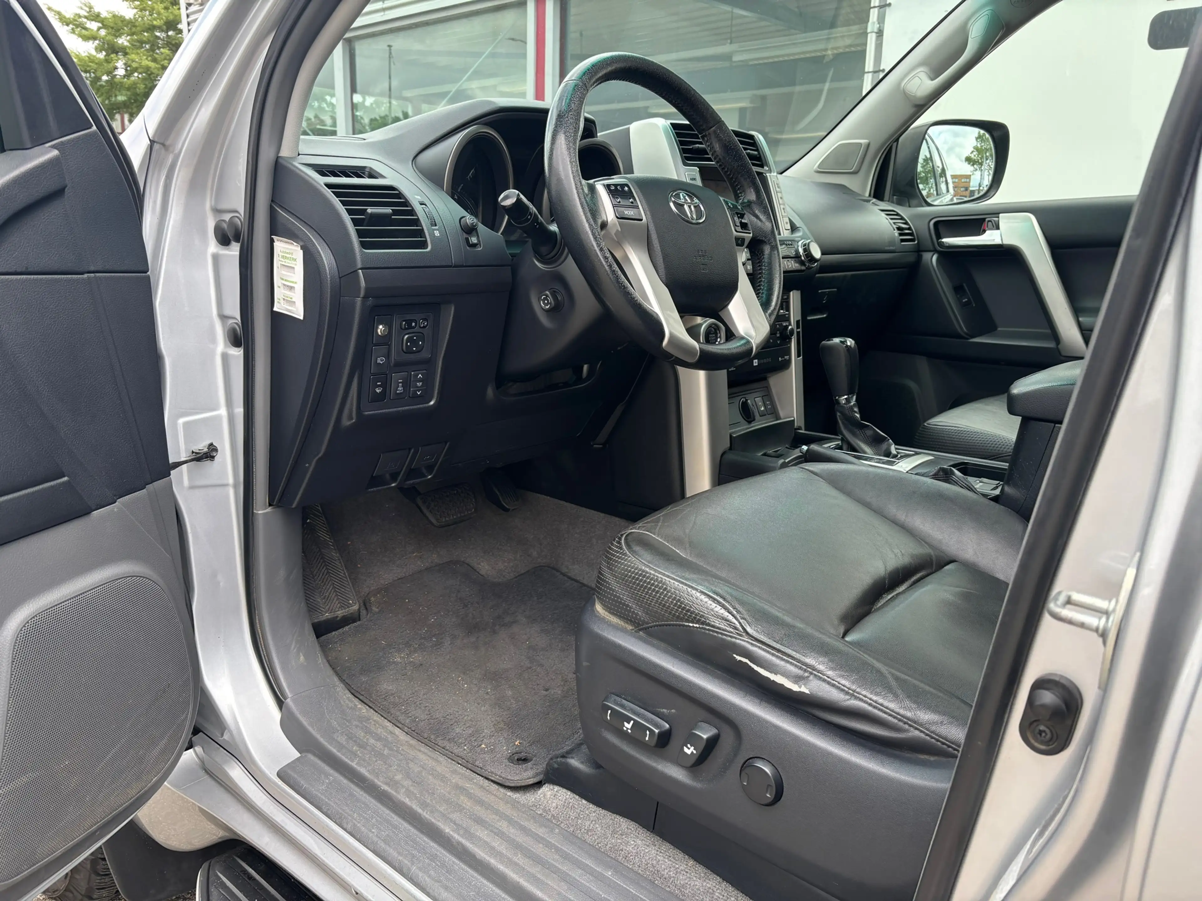 Toyota Land Cruiser 3.0 D-4D-F SX — photo 15