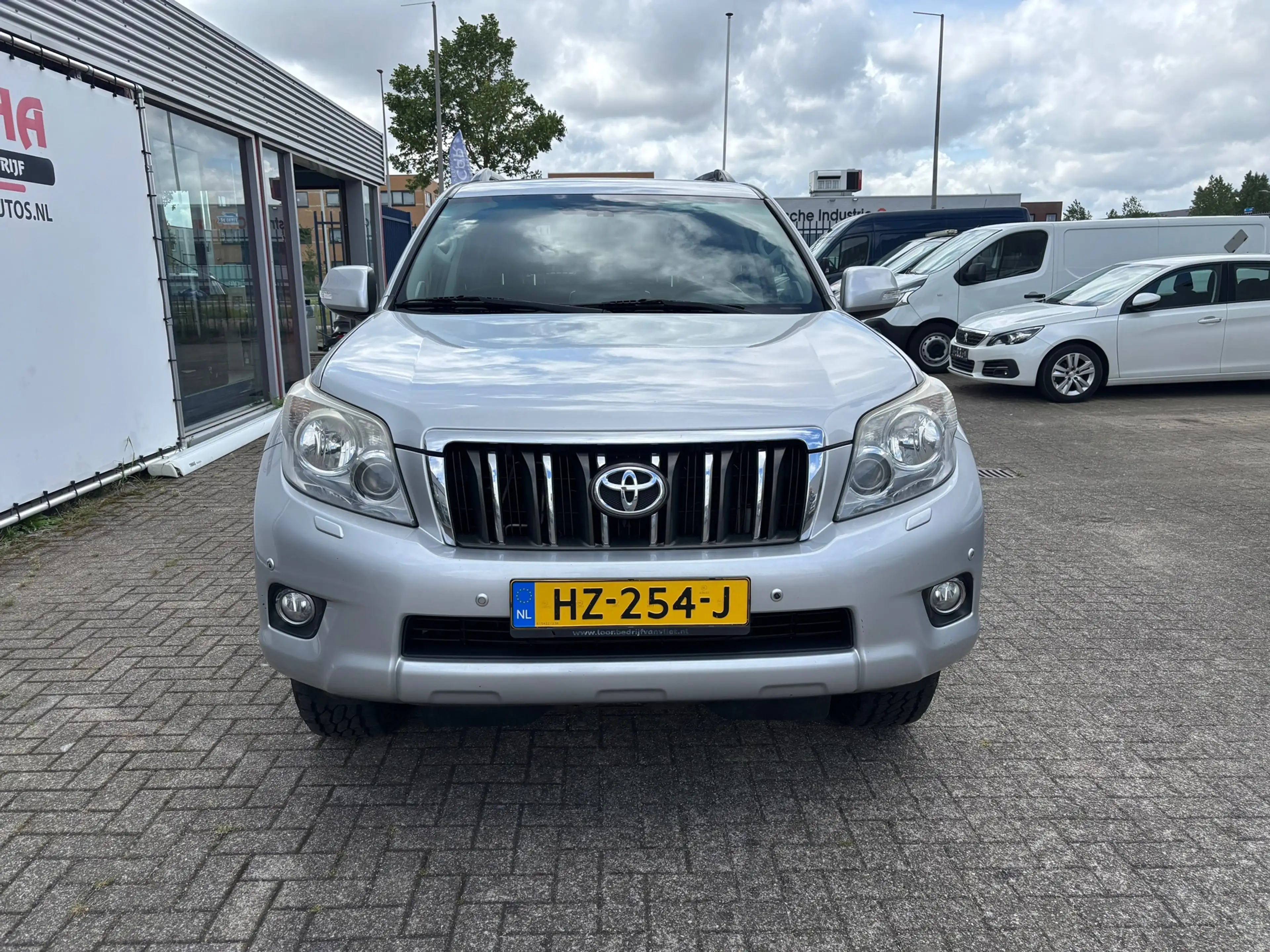 Toyota Land Cruiser 3.0 D-4D-F SX — photo 2