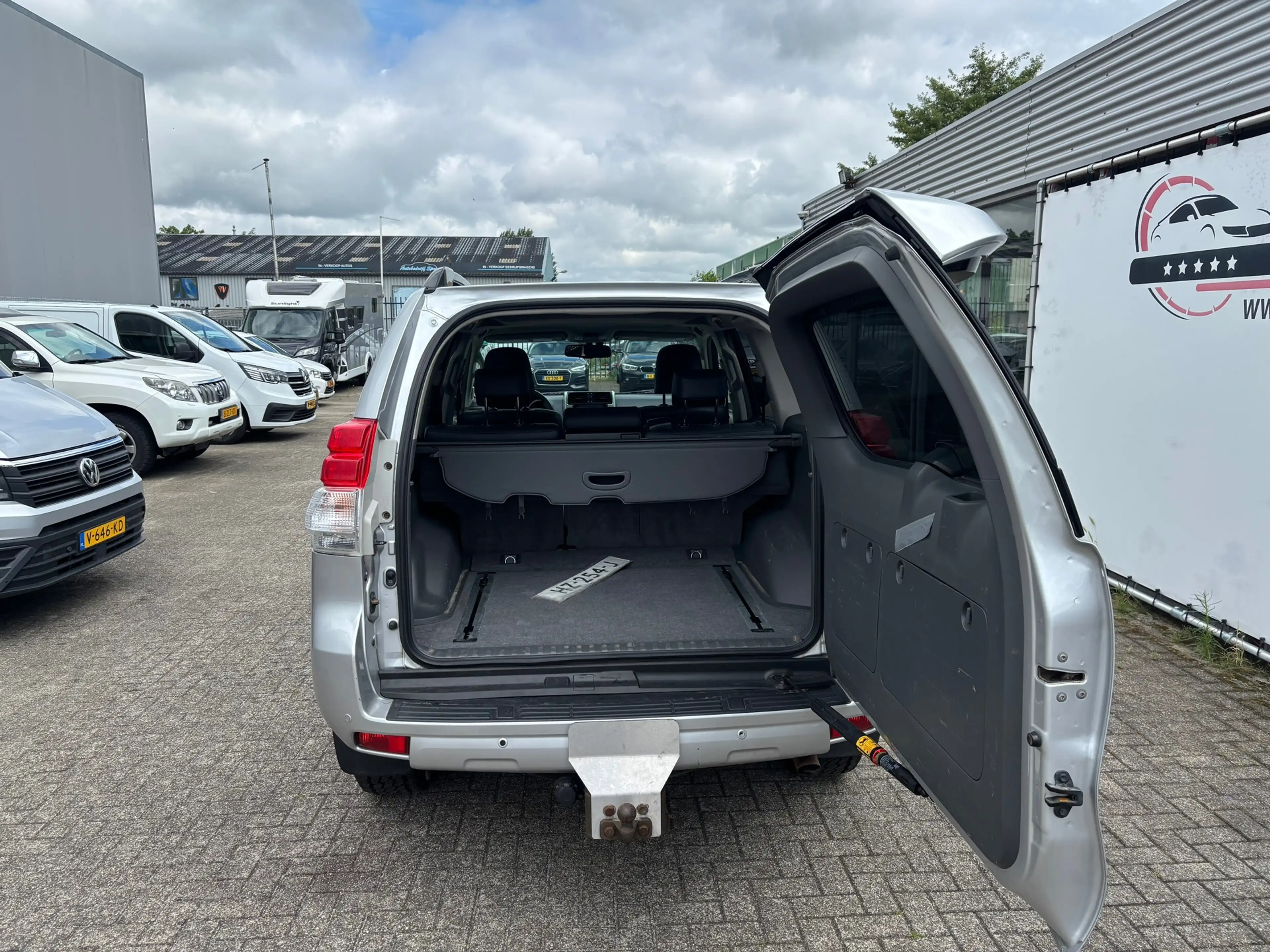 Toyota Land Cruiser 3.0 D-4D-F SX — photo 14