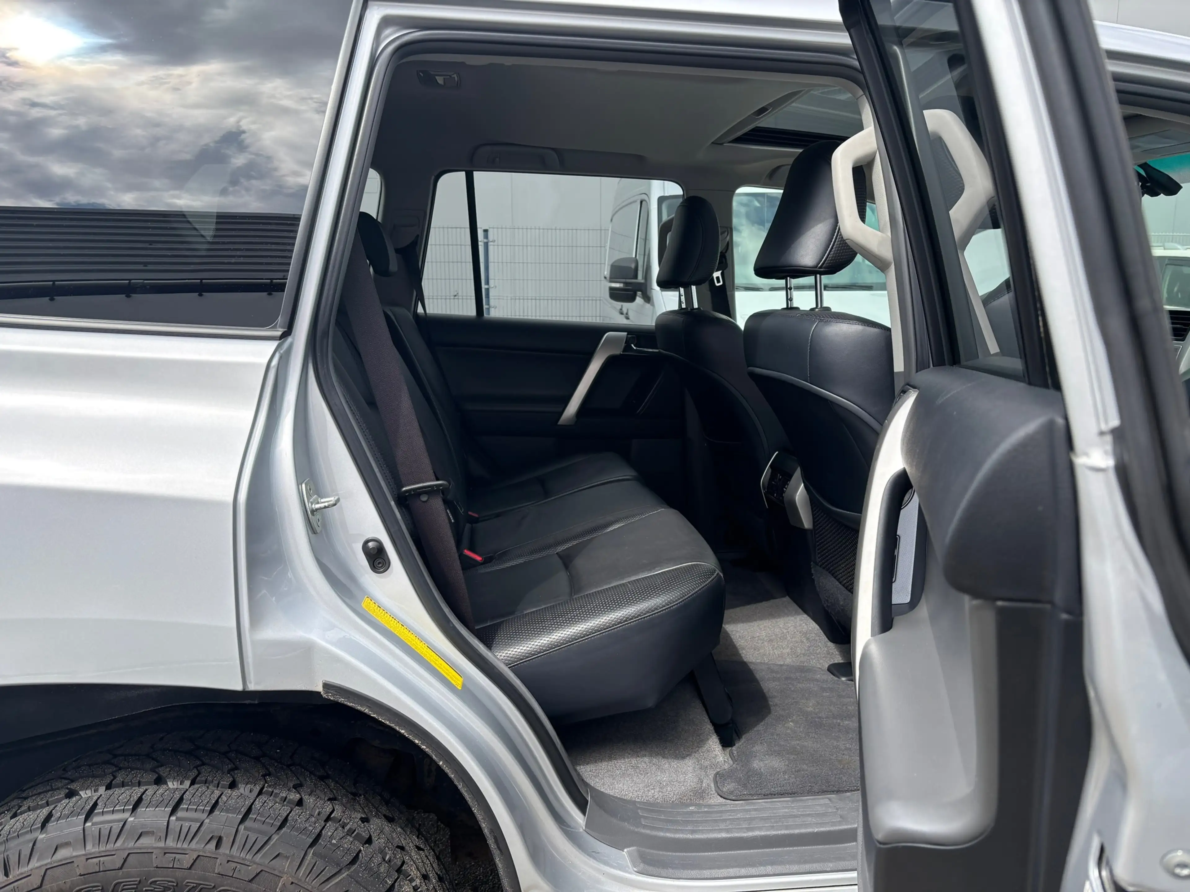 Toyota Land Cruiser 3.0 D-4D-F SX — photo 12