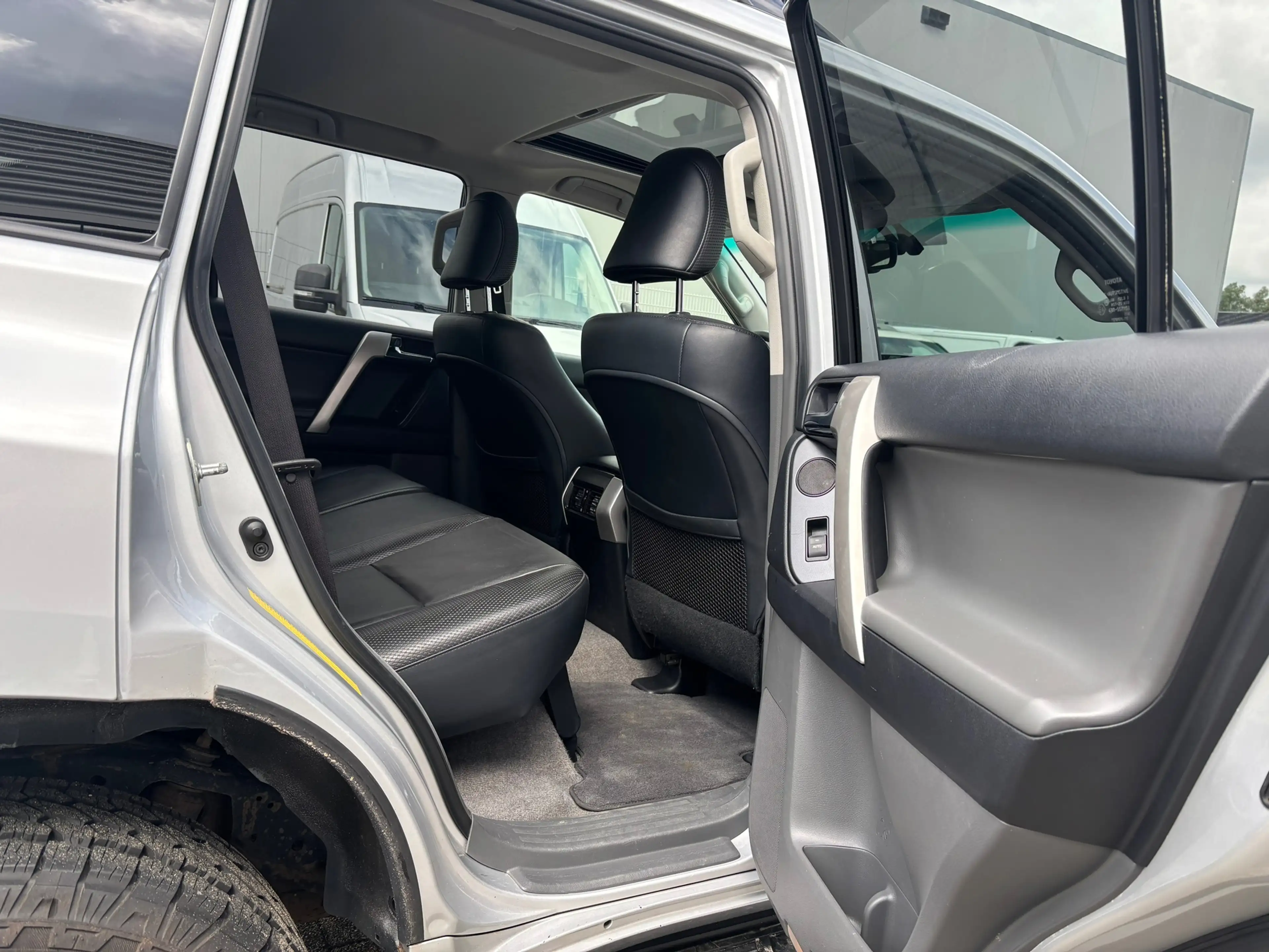Toyota Land Cruiser 3.0 D-4D-F SX — photo 11