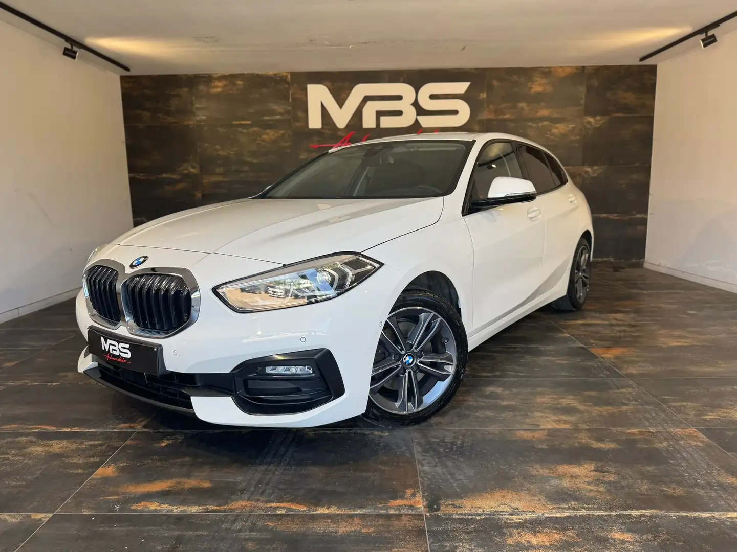 BMW 118 118i * LED * CAMÉRA * CLIM-BIZONE * CARPLAY Blanc - 1