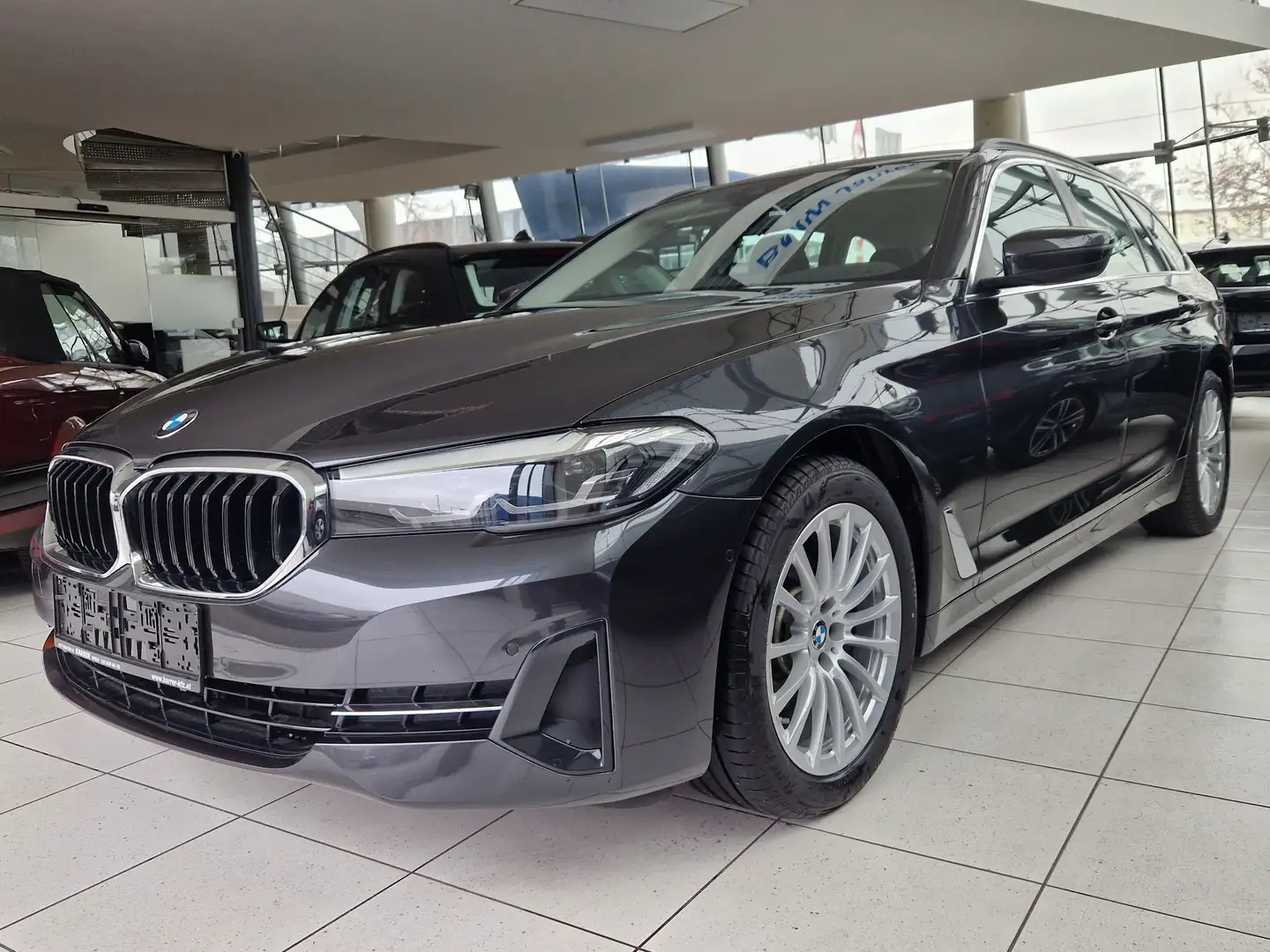 BMW 520 d Touring Aut. Head-Up/Rückfahrkamera/LED/Navi Grau - 1