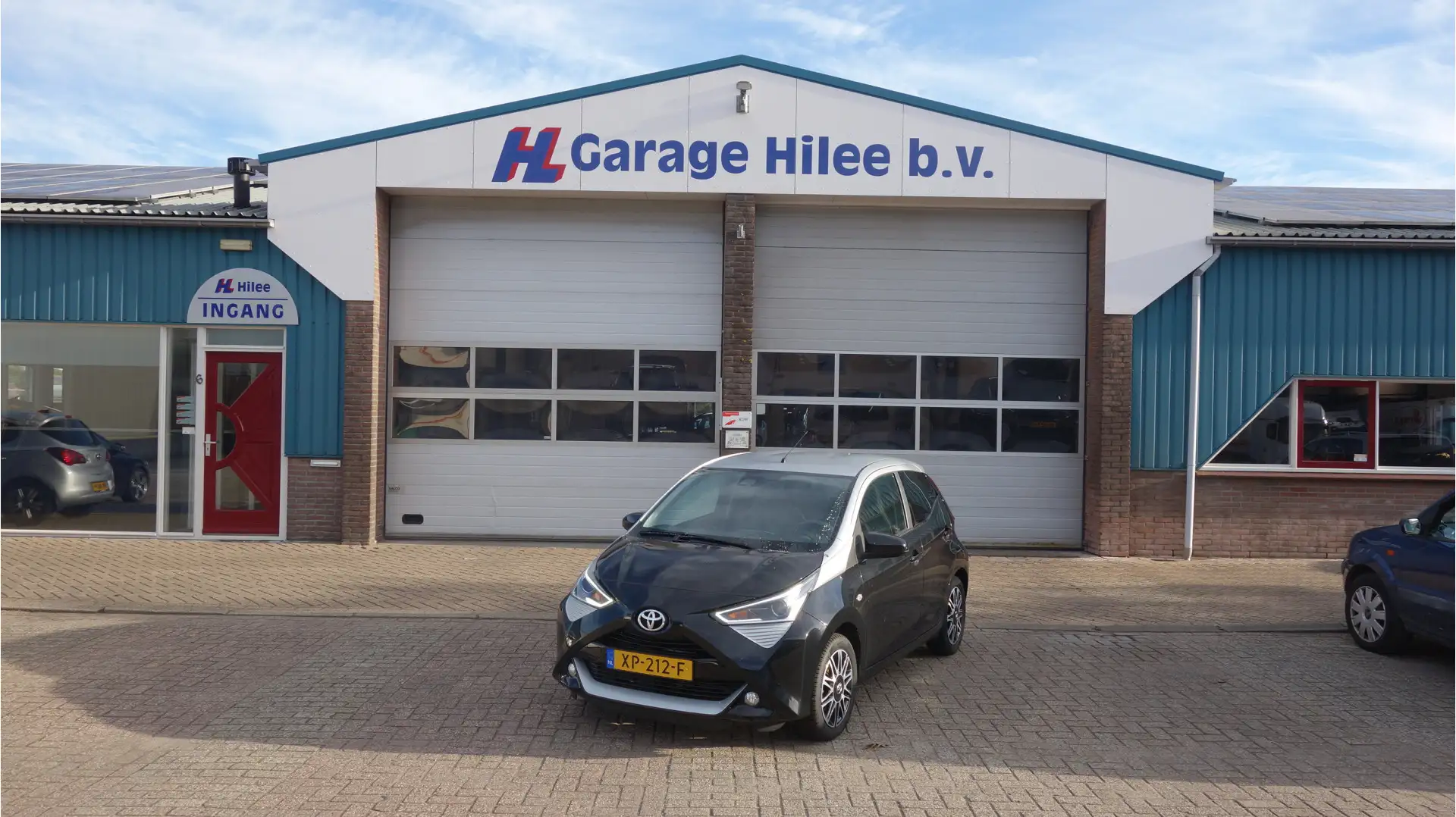 Toyota Aygo 1.0 VVT-i x-clusiv Noir - 1