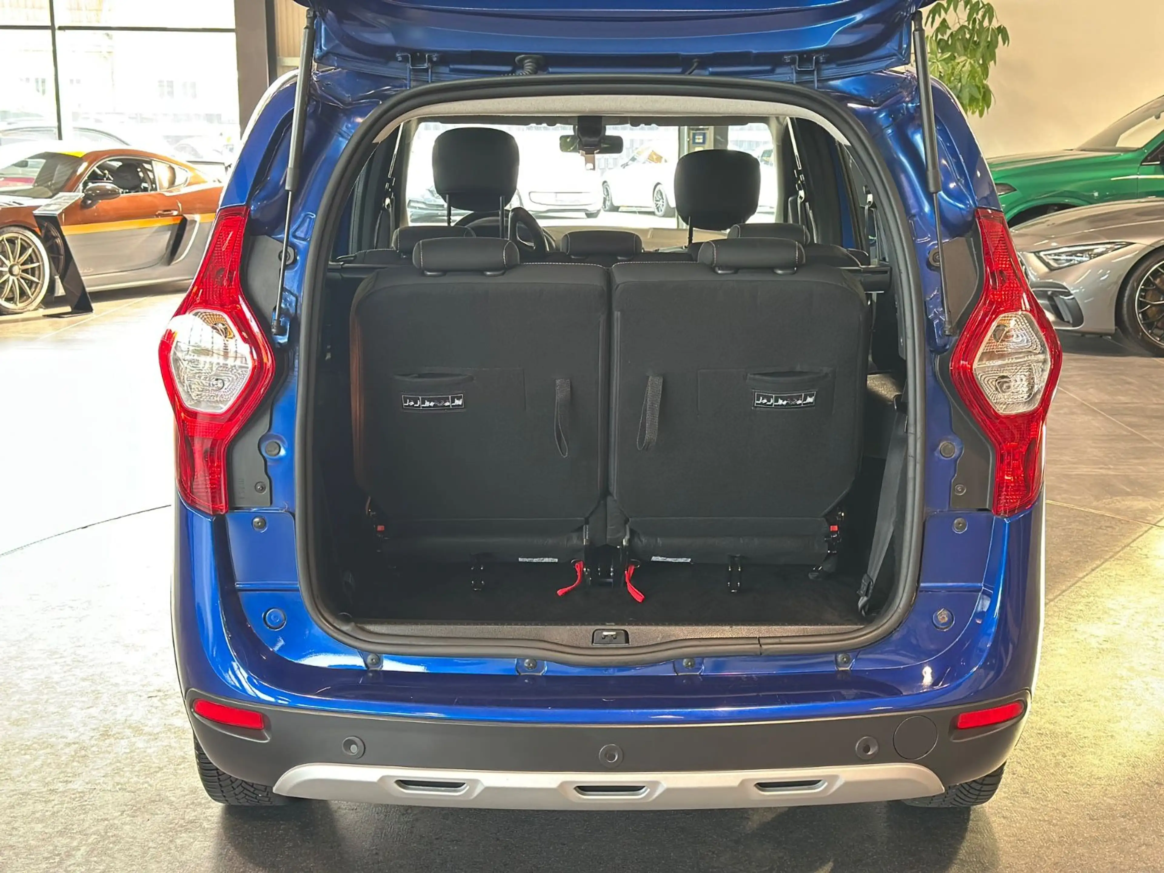 Dacia Lodgy TCe 130 Stepway 7-Sitzer 1.HA/S-HEFT/NAVI — photo 10