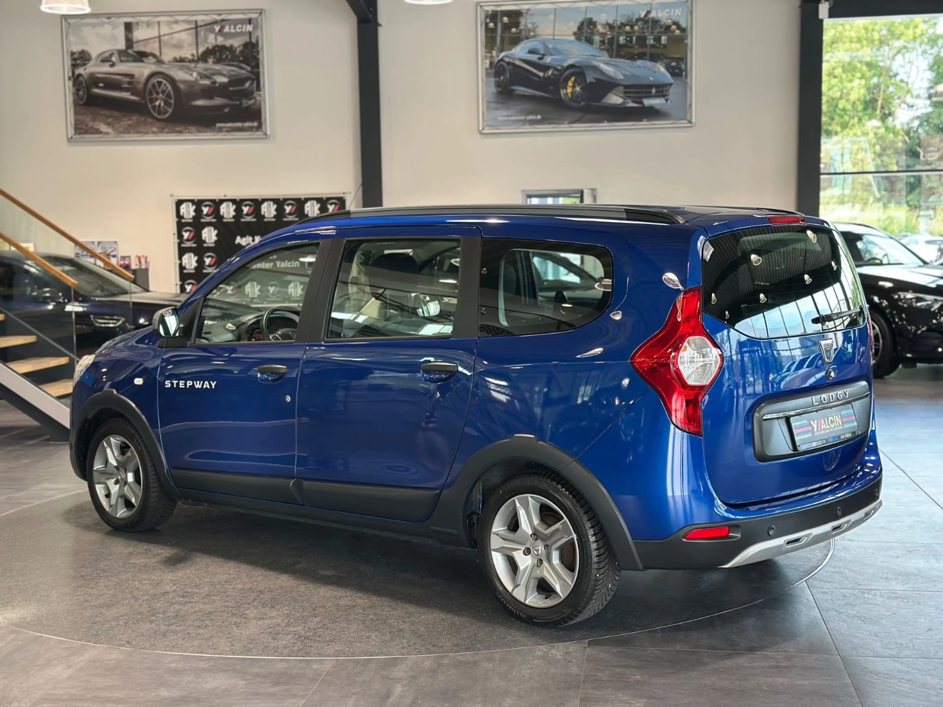 Dacia Lodgy TCe 130 Stepway 7-Sitzer 1.HA/S-HEFT/NAVI — photo 4