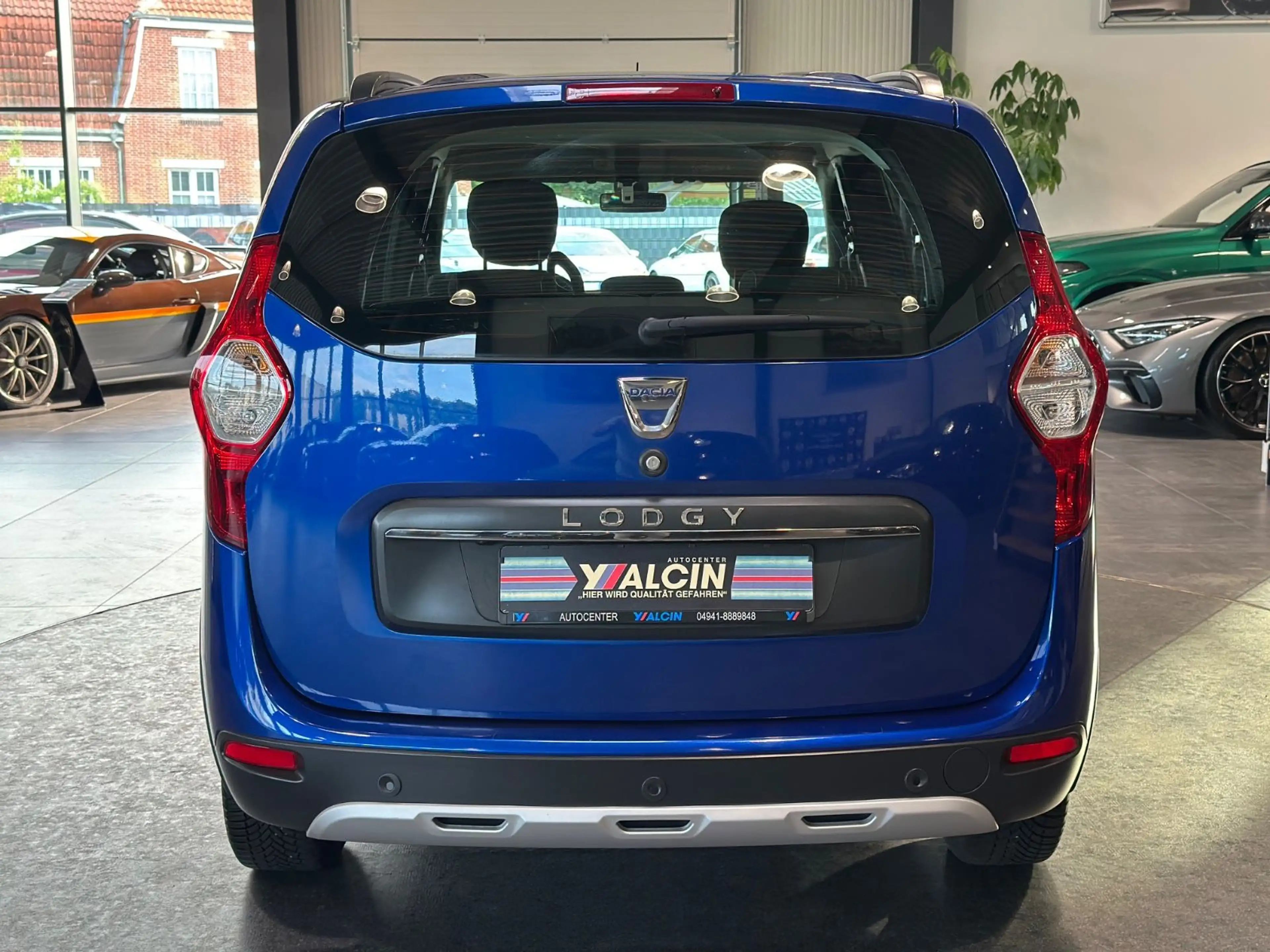 Dacia Lodgy TCe 130 Stepway 7-Sitzer 1.HA/S-HEFT/NAVI — photo 9