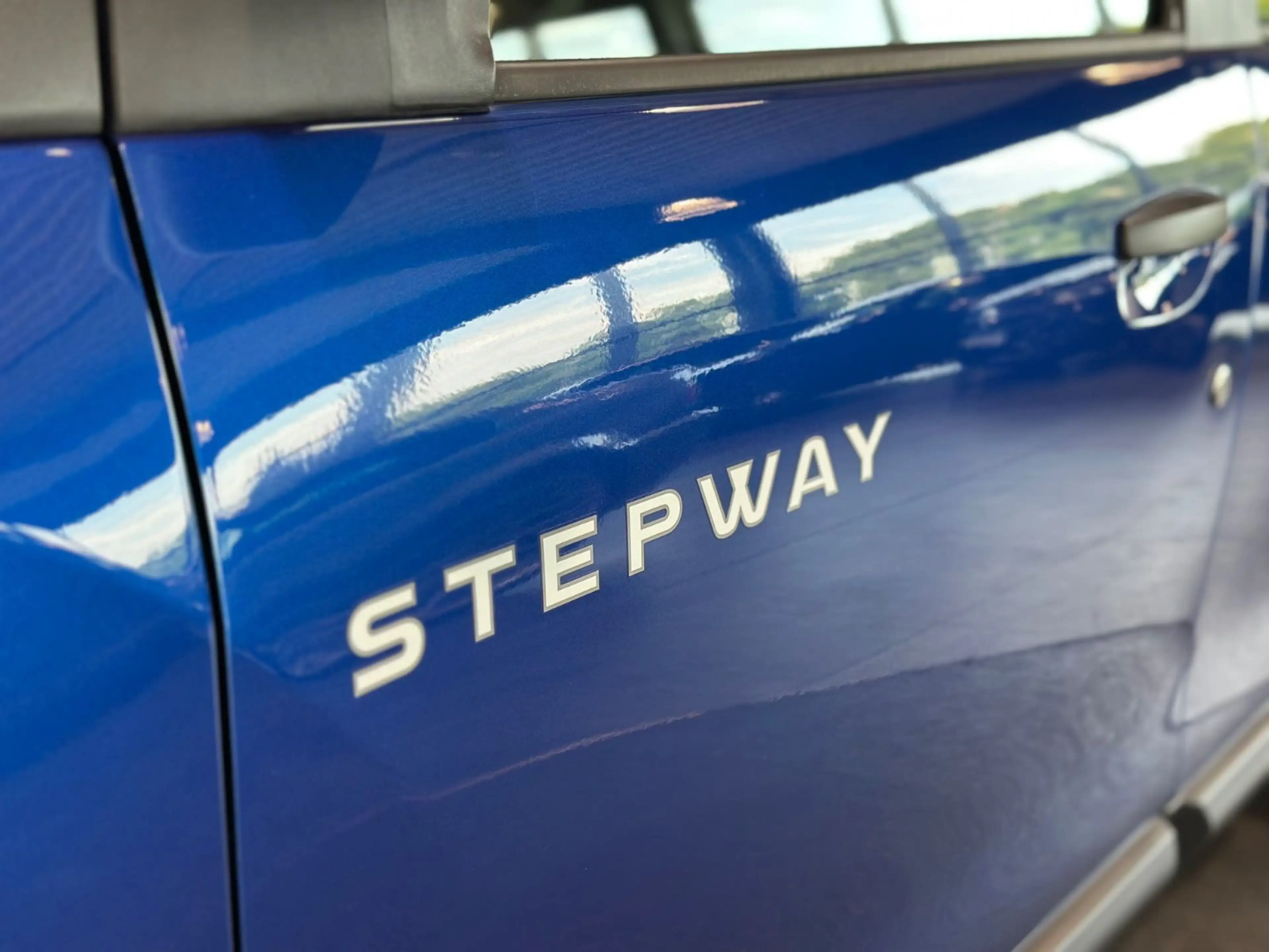 Dacia Lodgy TCe 130 Stepway 7-Sitzer 1.HA/S-HEFT/NAVI — photo 8