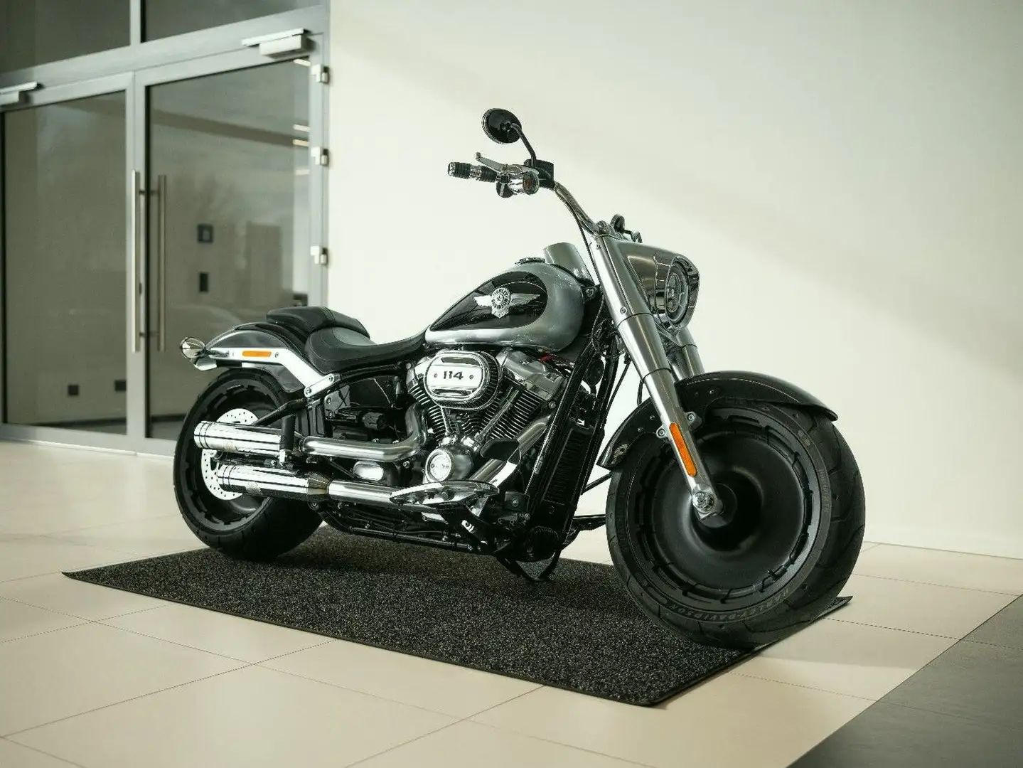 Harley-Davidson Fat Boy 114 J&H Plateado - 2