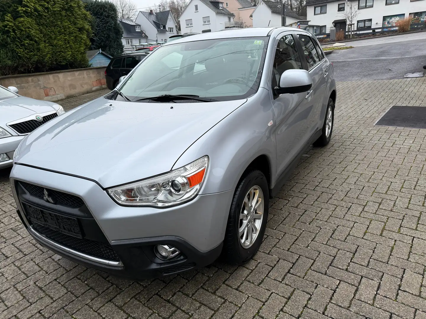 Mitsubishi ASX 1.8 DI-D Invite 4WD,AHK,Euro5,Alu Grau - 2